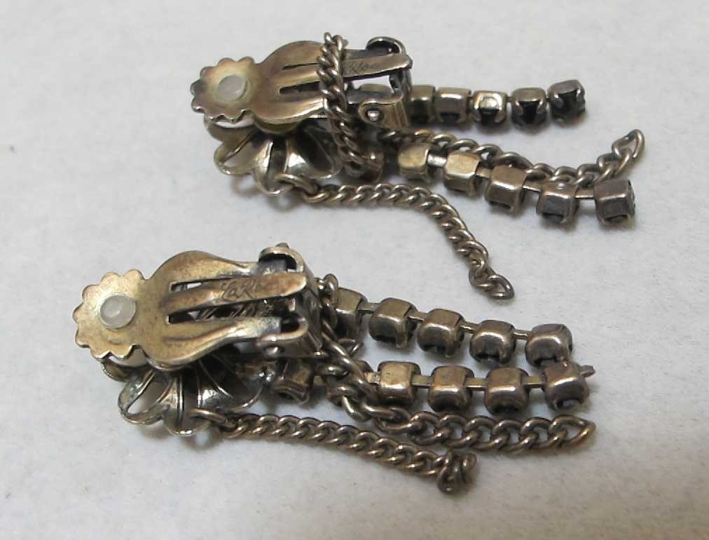 Vintage LA ROCO Black Rhinestone Gold Chain 5 Dangle Clip Earrings 1-3/4”