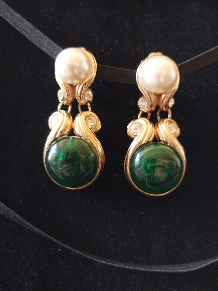 Vintage Grosse Gold Tone Gripoxi Swirled White & Green Cabs Mogul Drop Design A8