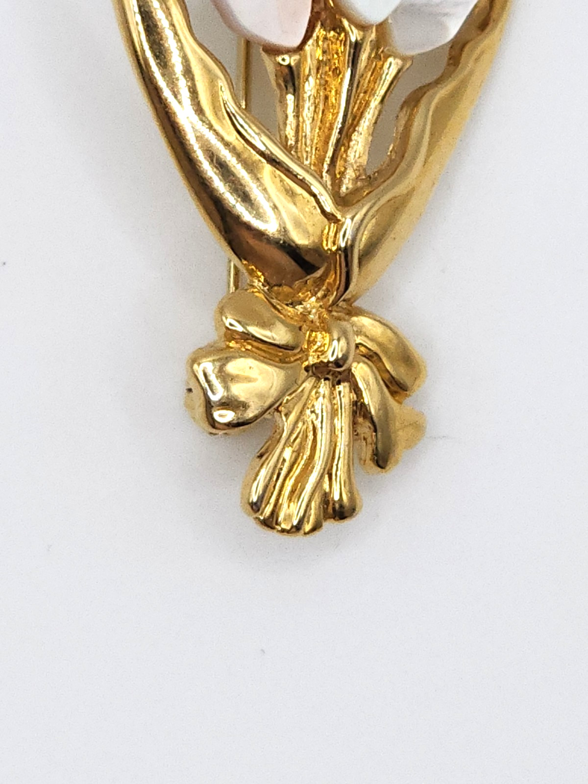 Vintage White Mother of Pearl Tulip Flower Bouquet Bow Gold Tone Brooch Pin