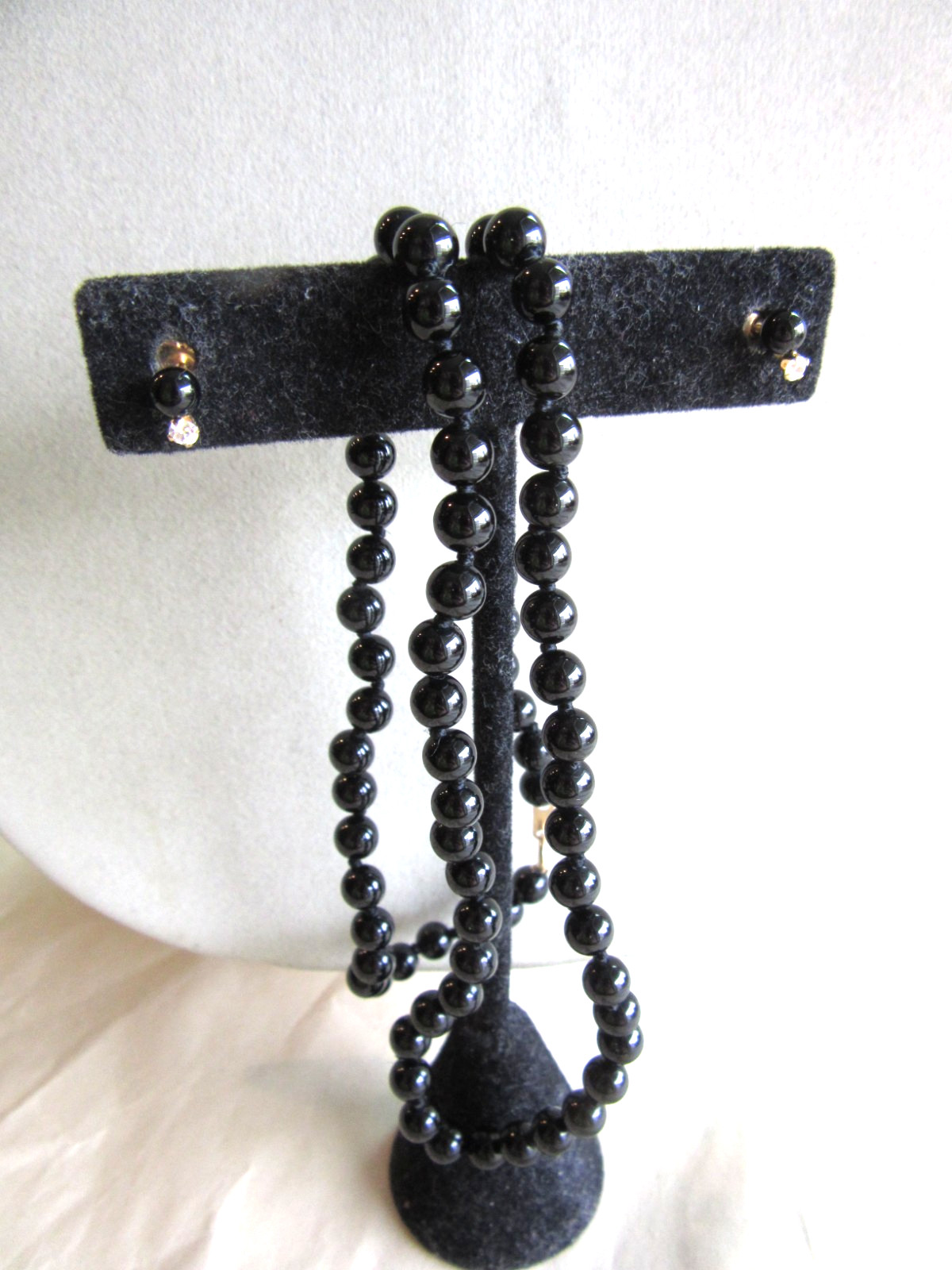 14kt gold Onyx w/diamond accent pierced earrings and Onyx beaded necklace set