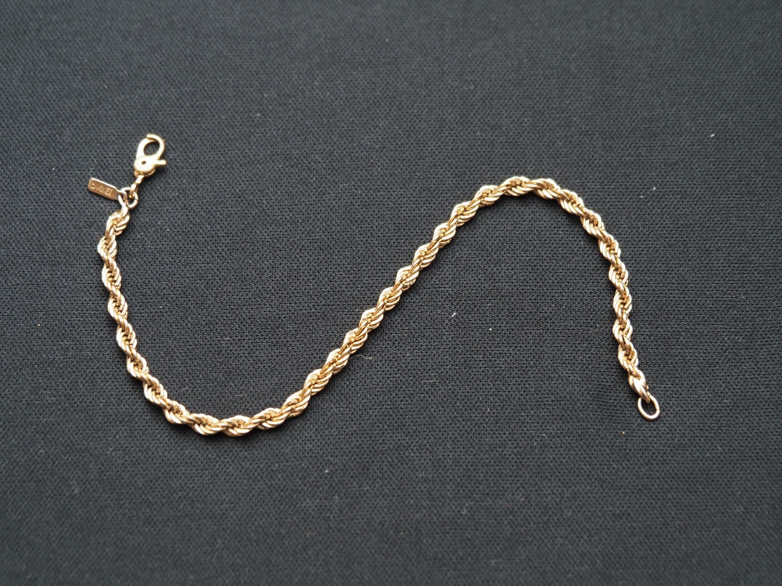 Monet Vintage Gold Tone Sister Clasp Chain Bracelet 7.5″ Long, Signed E853