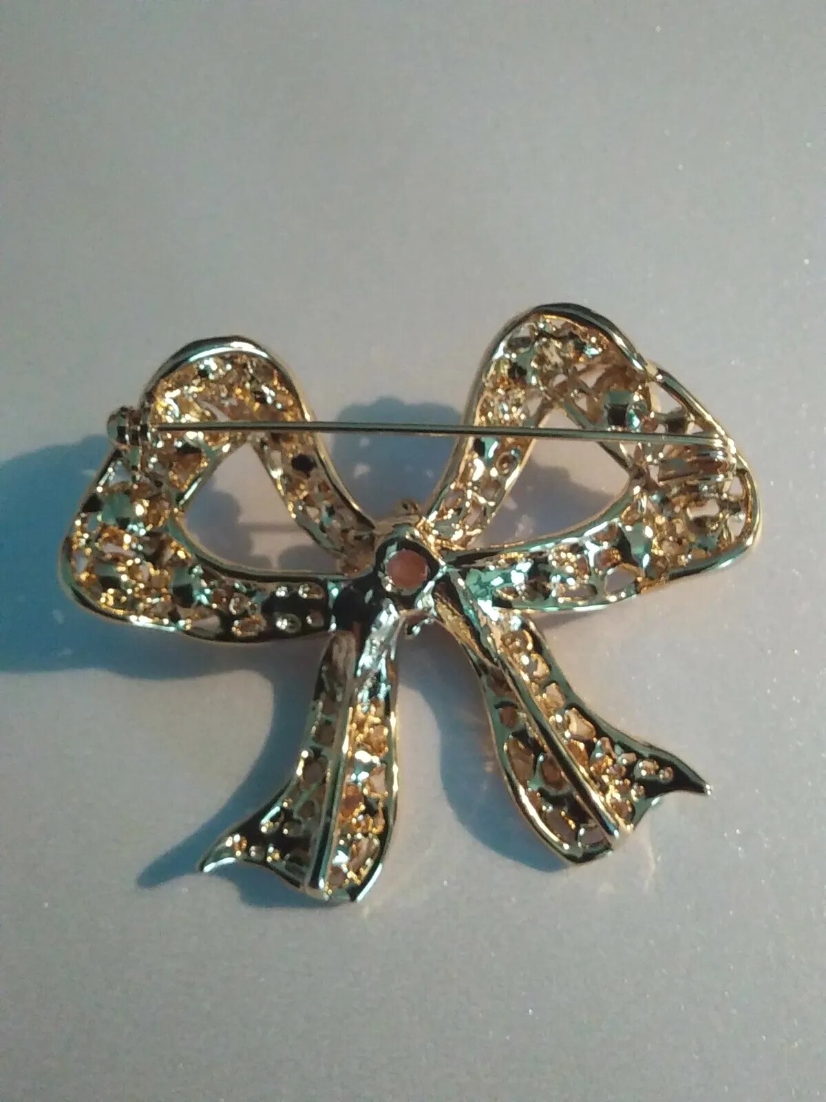 Vintage Gold Tone Honey Amber Rhinestone Ribbon Bow Brooch Pin. J6019