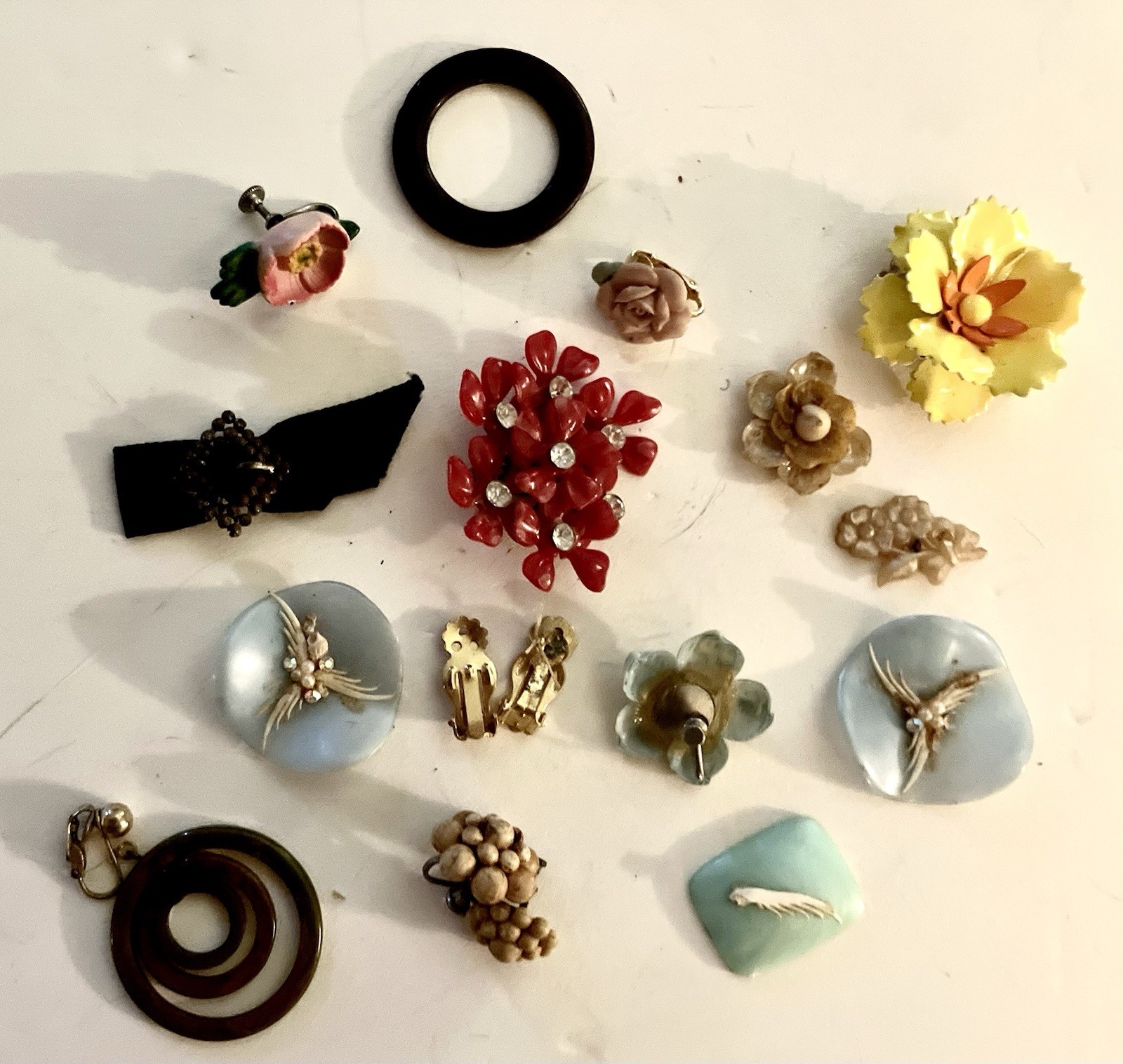Huge Collection/Lot Vint-Retro Plastic Jewelry/Earrings/Pins/Single-Extra Pieces