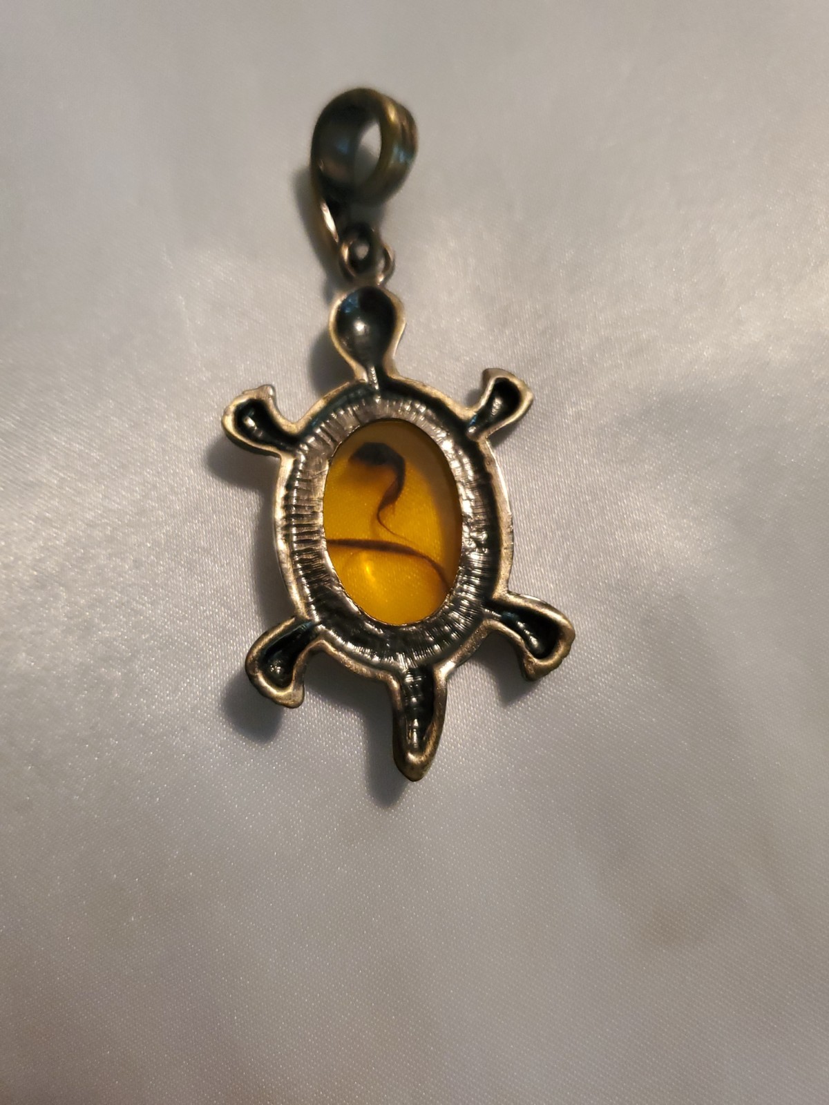 Vintage brass tone amber turtle pendant 3″ with hasp