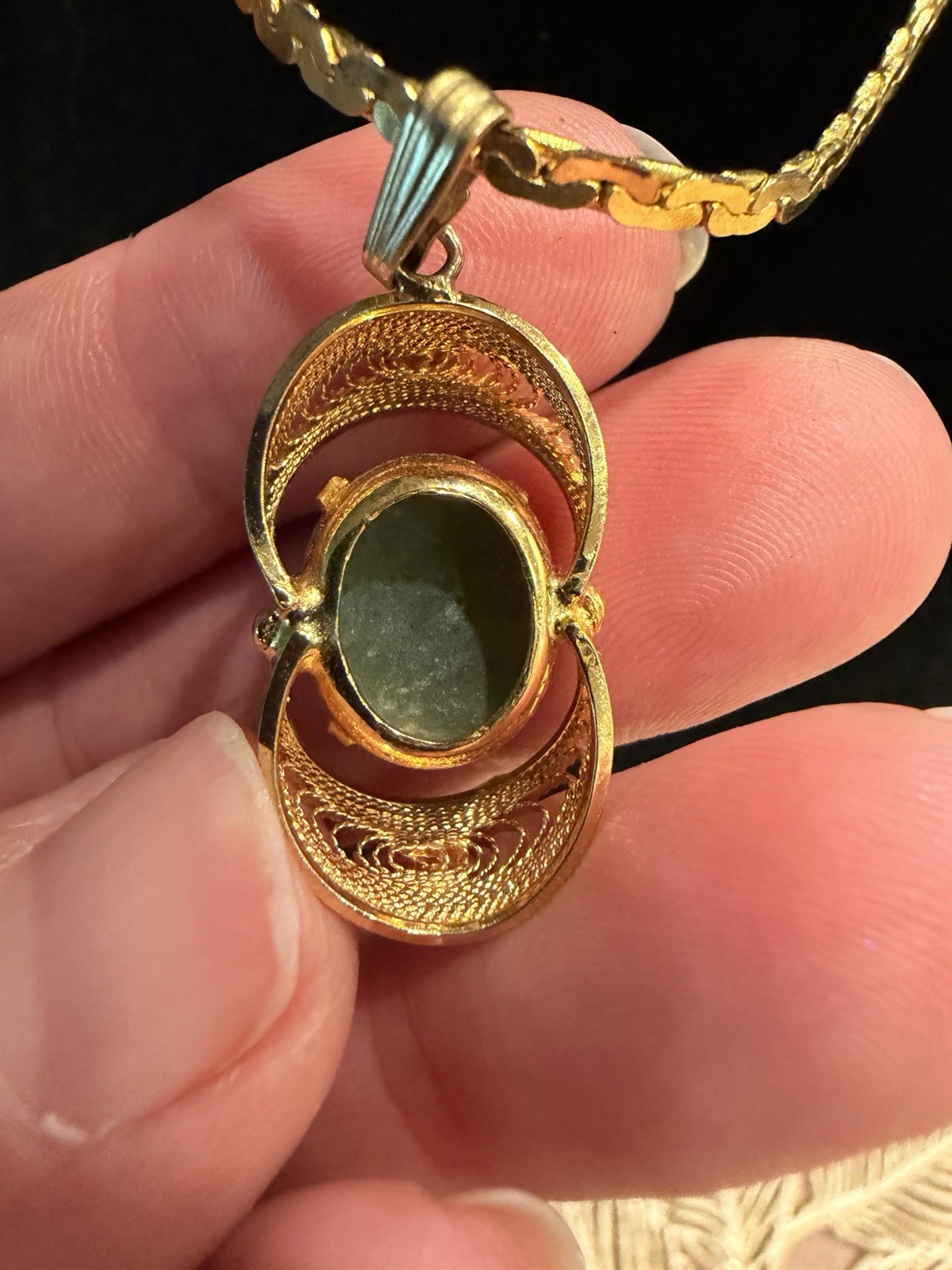 Vintage Green Stone Gold Tone Necklace 8 1/2 Inches