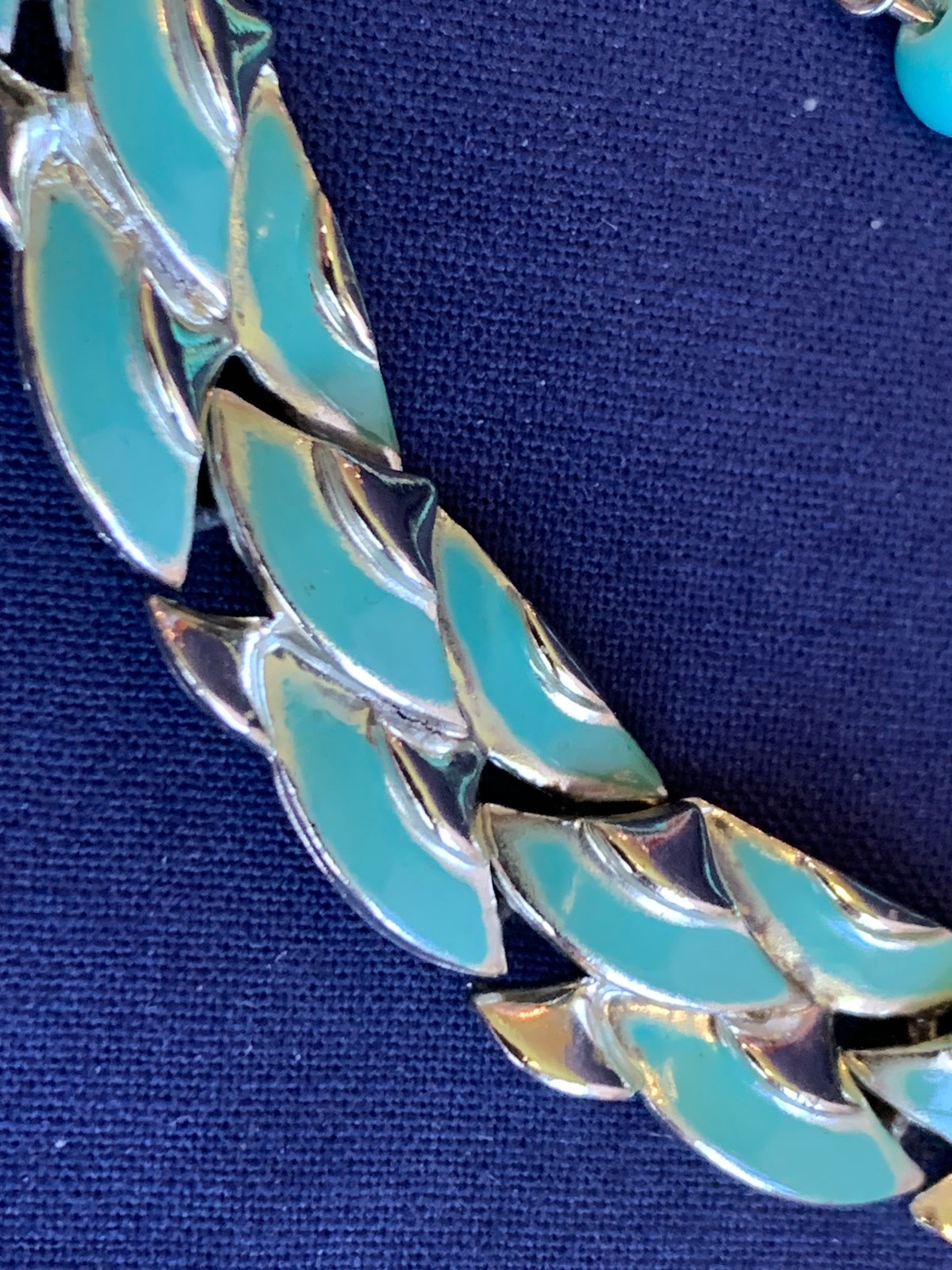 Vtg Coro Necklace 16.5″ Fashion Jewelry Sea Green Enamel Beaded Hook Clasp *READ