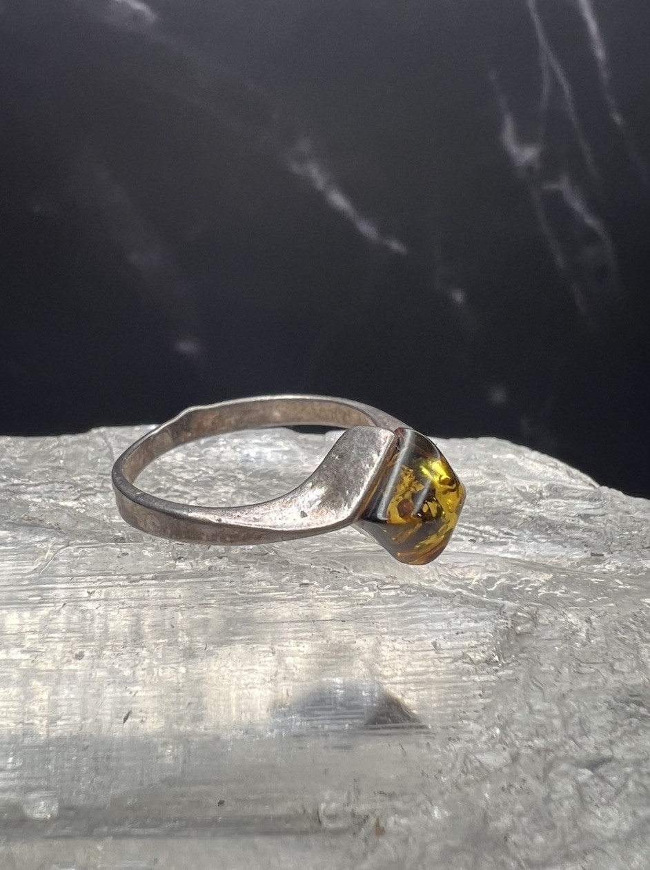 Vintage 925 Sterling Silver Honey gold Amber Square Cabochon Ring Size 6.75