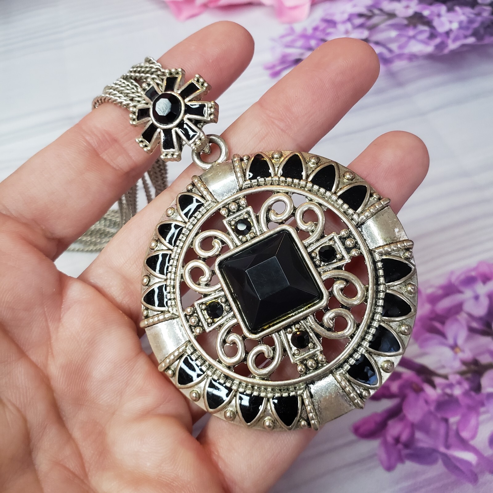BIJOUX TURNER Black Lucite Rhinestone Round Pendant Silver Tone Chain Necklace
