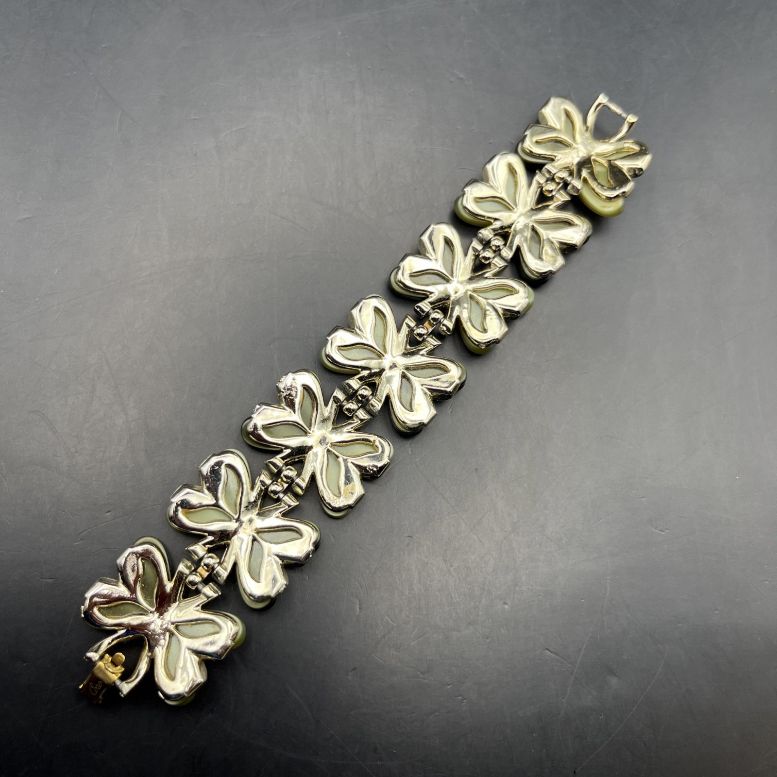Vintage Coro Thermoset Bracelet Chunky Green Gold Tone Heart Mid Century 7.25 In