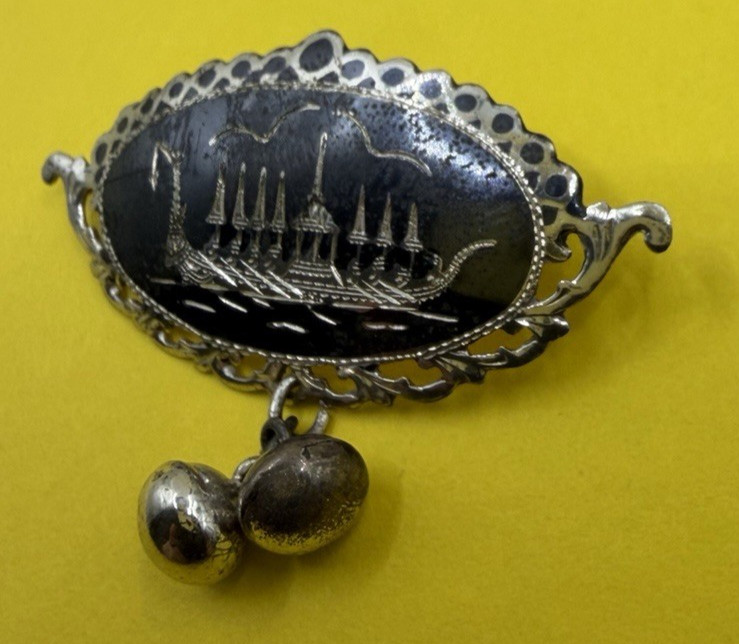 Vintage Siam Sterling Silver Sailing Ship/Boat Ornate Brooch / Pin 4.69 grams