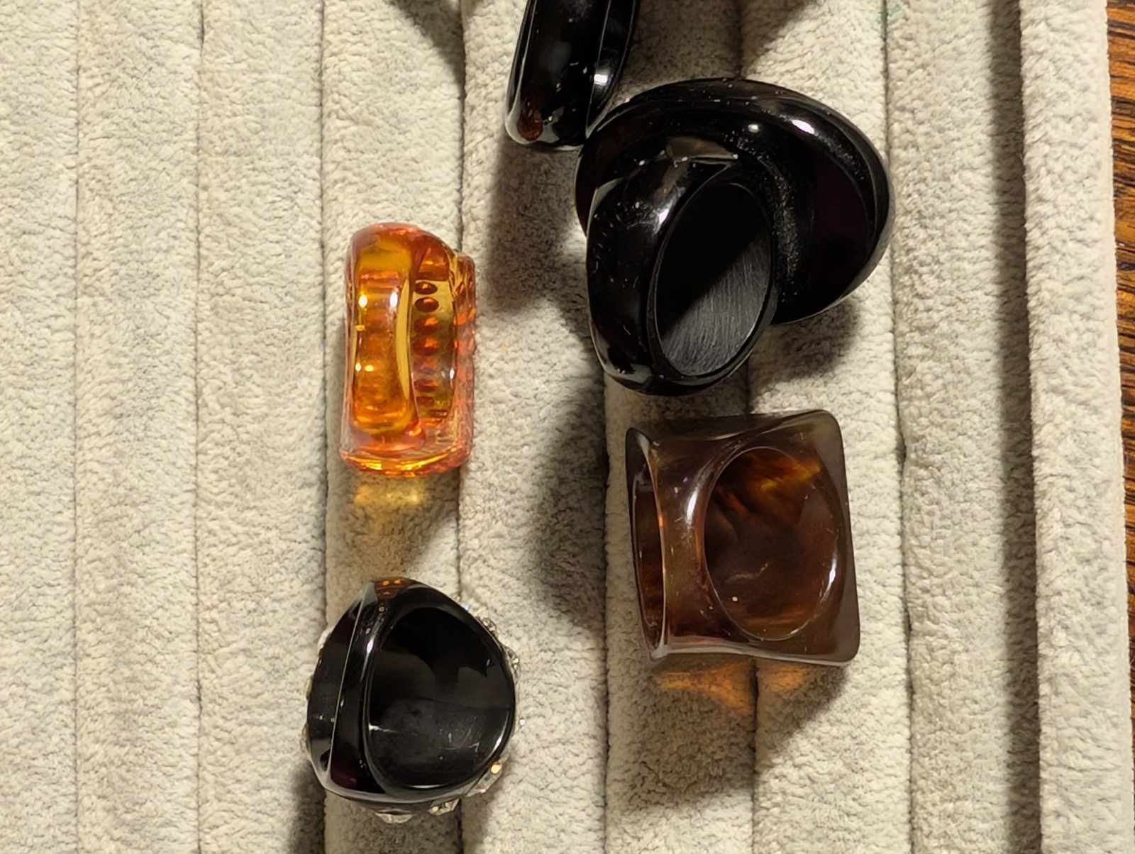 11 Vintage Handmade Bakelite Lucite Stone Wood Black Coral Rings! Various Sizes!