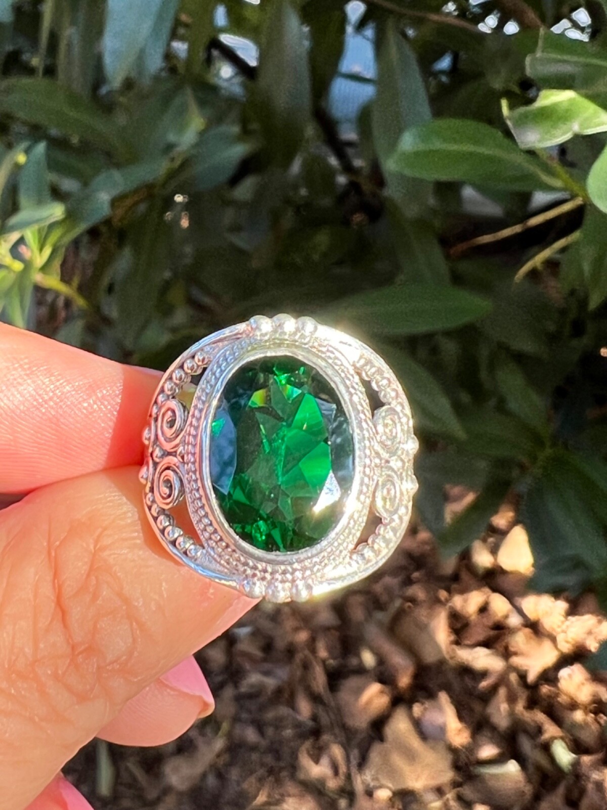 VINTAGE LARGE VIVID GREEN OVAL PASTE GLASS RING 925 STERLING SILVER ORNATE