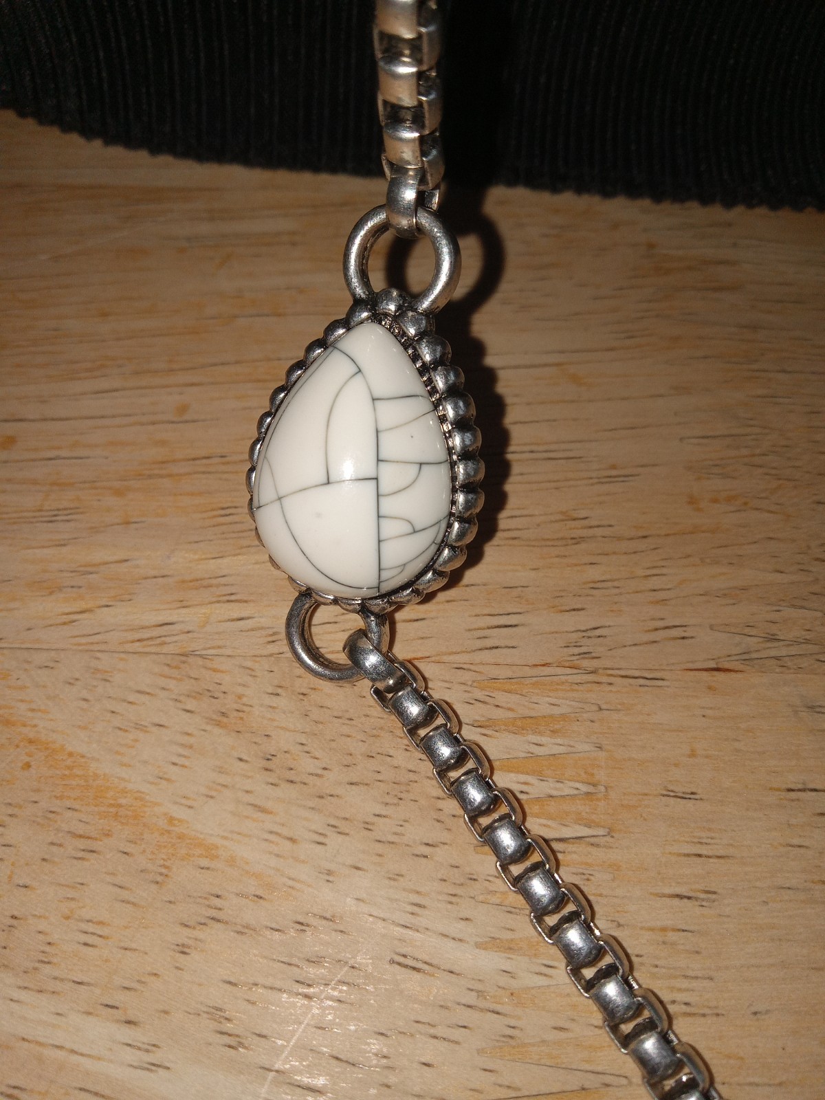 18″ Silver Tone Necklace with White Marbled Cracked Teardrop Design