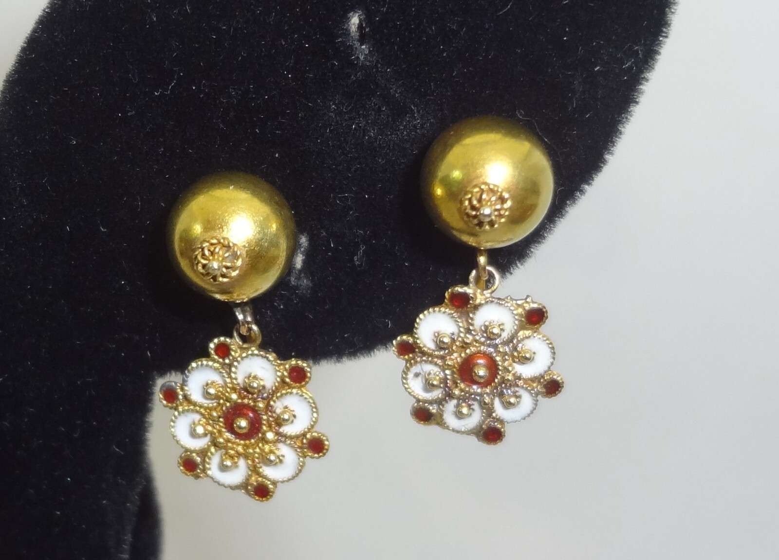 Vintage Etruscan Revival 10K Yellow Gold Red & White Enamel Screw Back Earrings