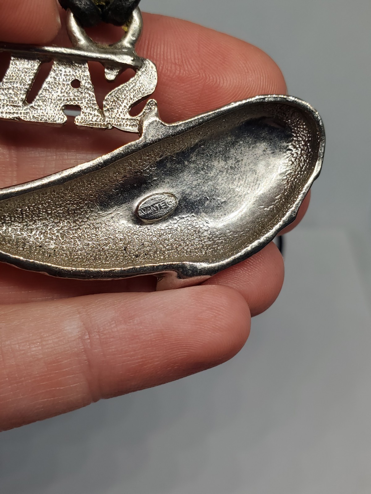 Vintage Avante Save The Whales Silver Tone Leather Cord Pendant Necklace