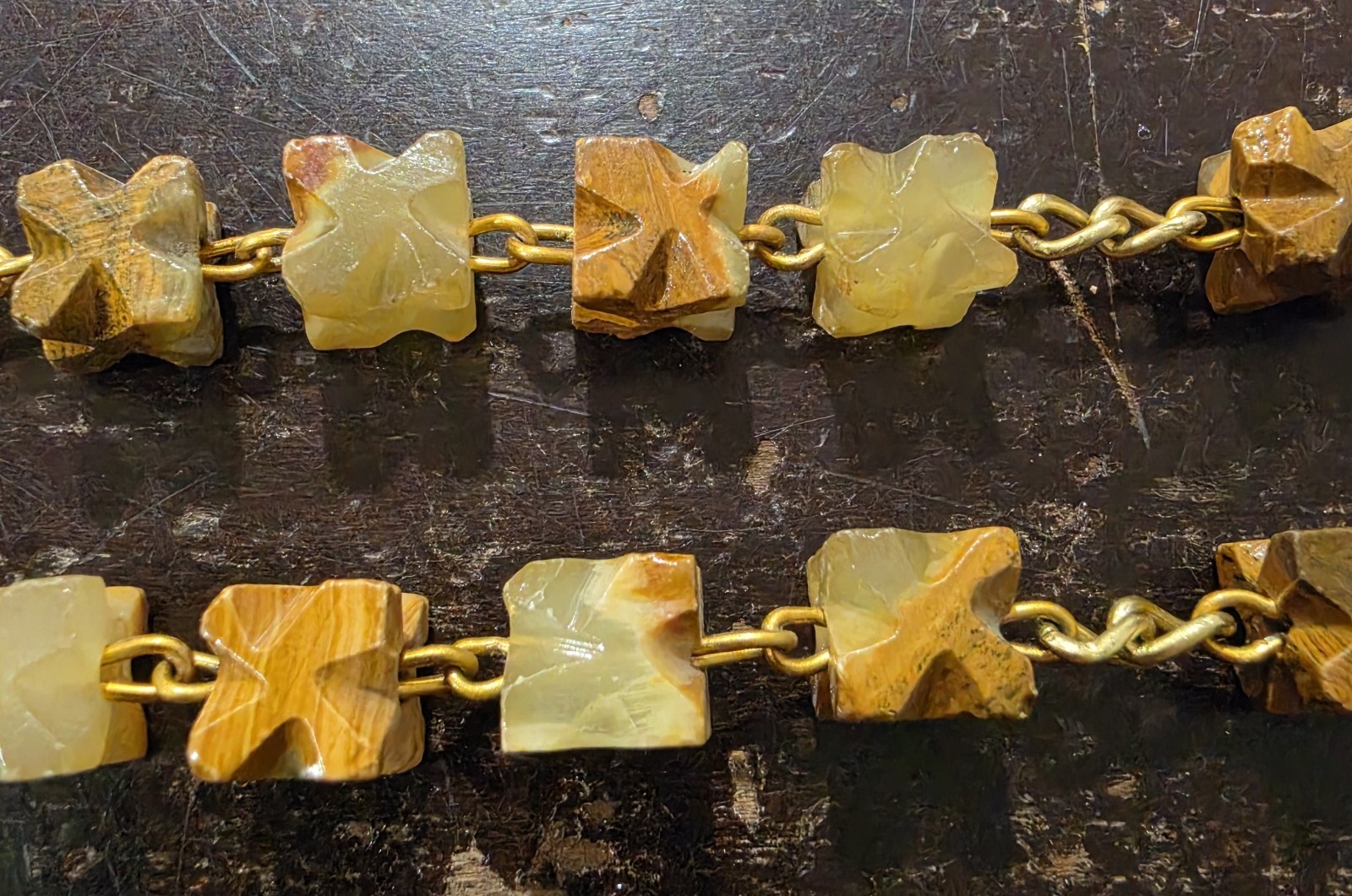 Vintage Banded Onyx Carved Stone 42″ Necklace Arrow Head Pendant