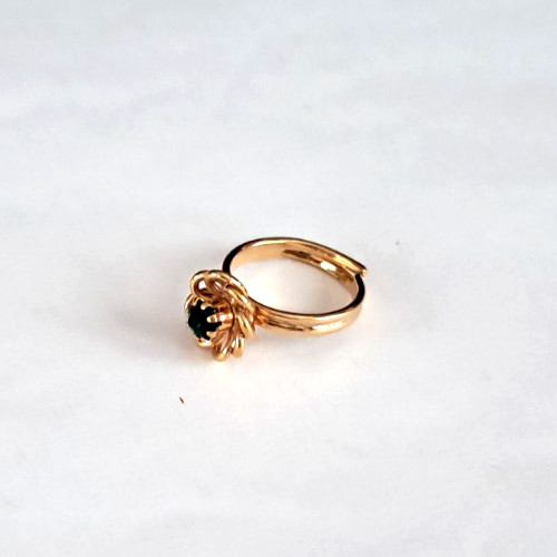 Sarah Coventry Gold Tone Adjustable Emerald Green Crystal May Birthstone Ring