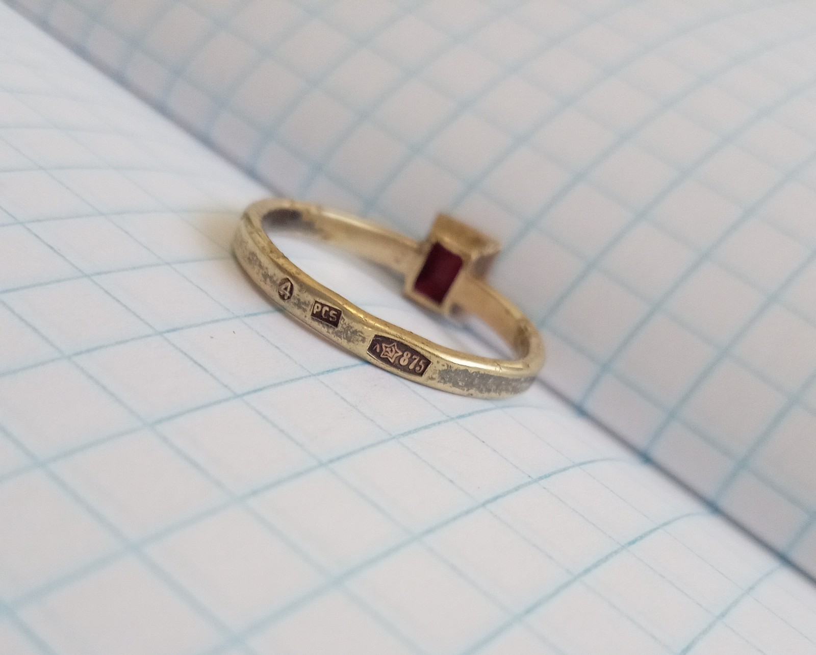 Vintage Ring Red stone Gilt Silver 875 star USSR times Women’s Jewelry size 4.75