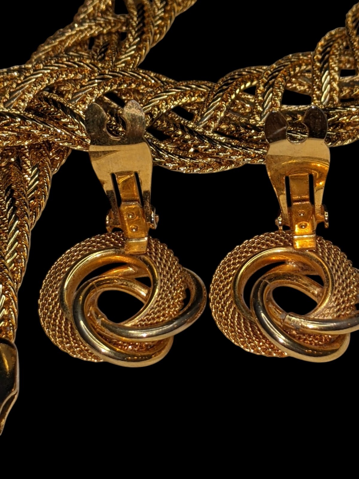 VINTAGE Earrings and Necklace Heavy Jewelry Set Gold Tone Thick Chain BEAUTIFUL