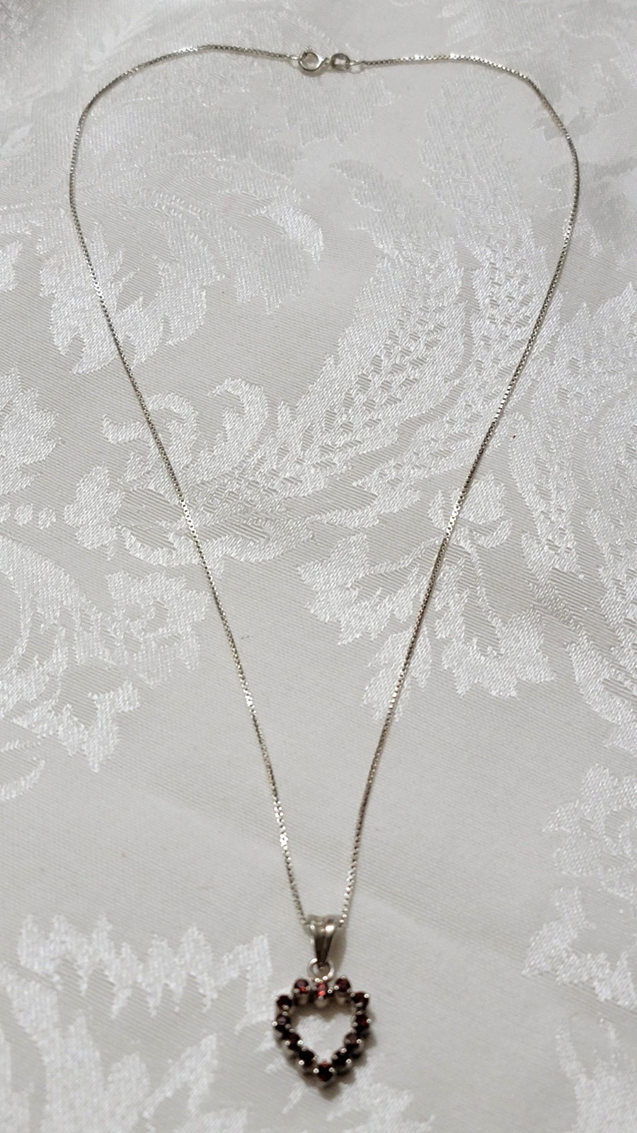 VTG 925 HEART PENDENT CLEAR RED STONES OUTLINE W/ 925 ITALY 20″ CHAIN NECKLACE