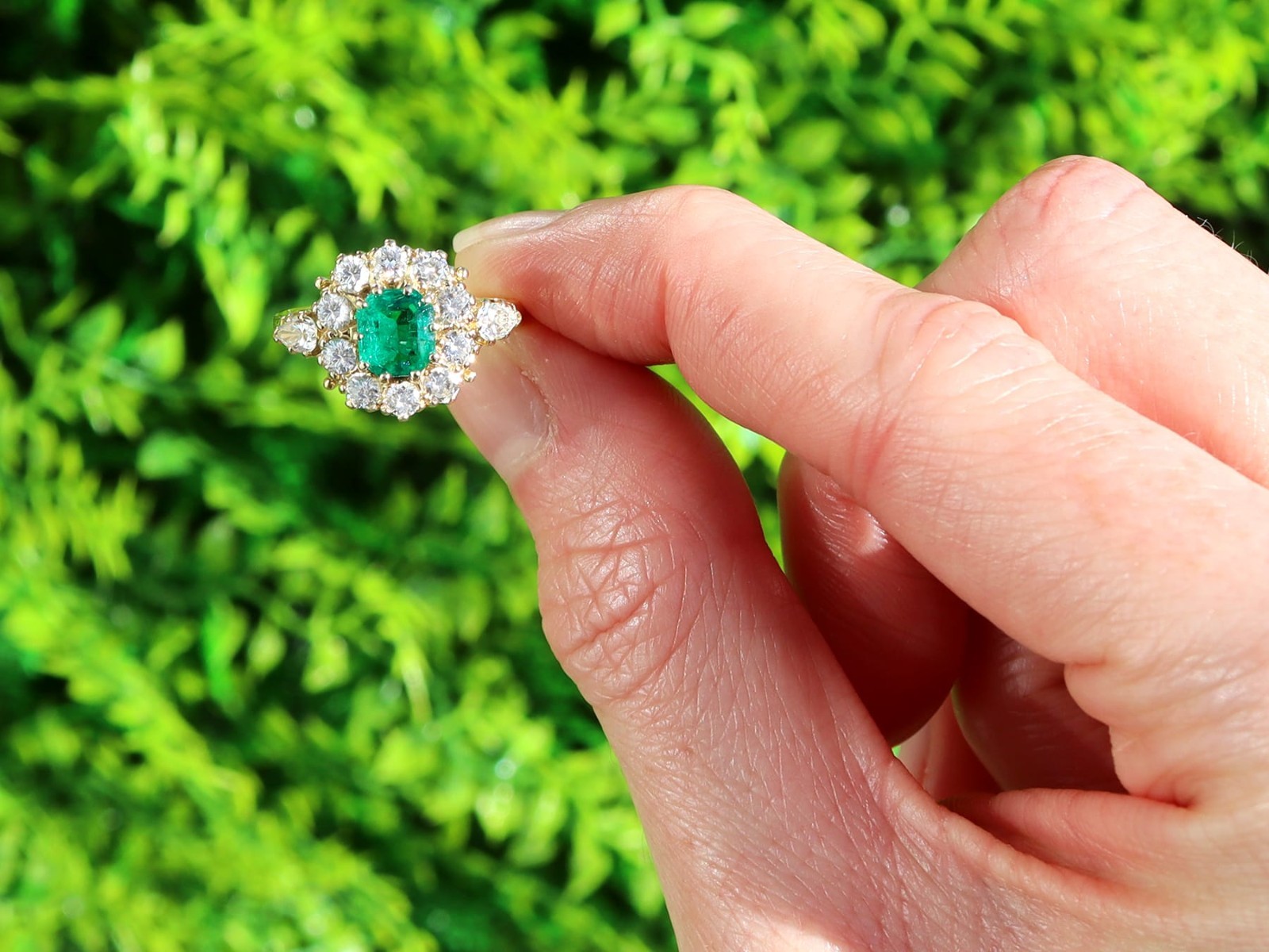 Vintage 0.93Ct Emerald and 0.90Ct Diamond 18k Yellow Gold Cluster Ring (1989)
