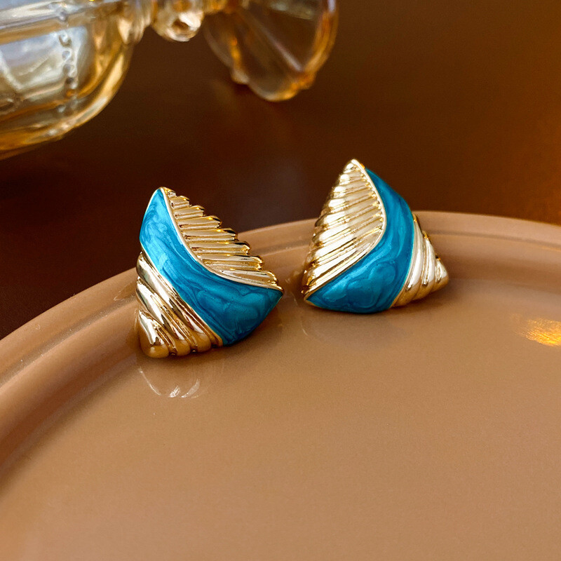 Vintage to Mod Estate Costume Women Jewelry Boho Style Dangle Drop Earrings
