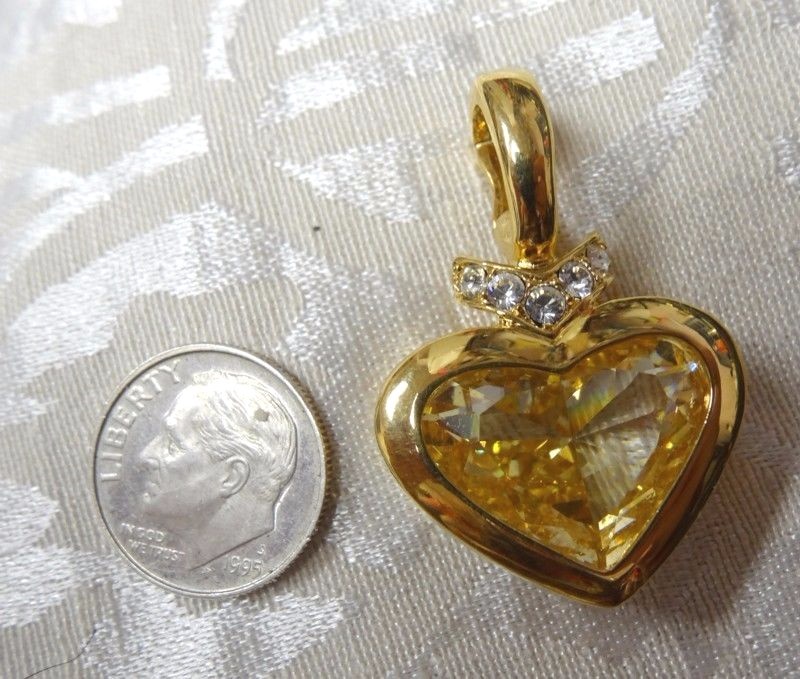 BEAUTIFUL HEART SHAPED PENDANT-RHINESTONES-LARGE CENTER STONE- DECORATIVE-PRETTY