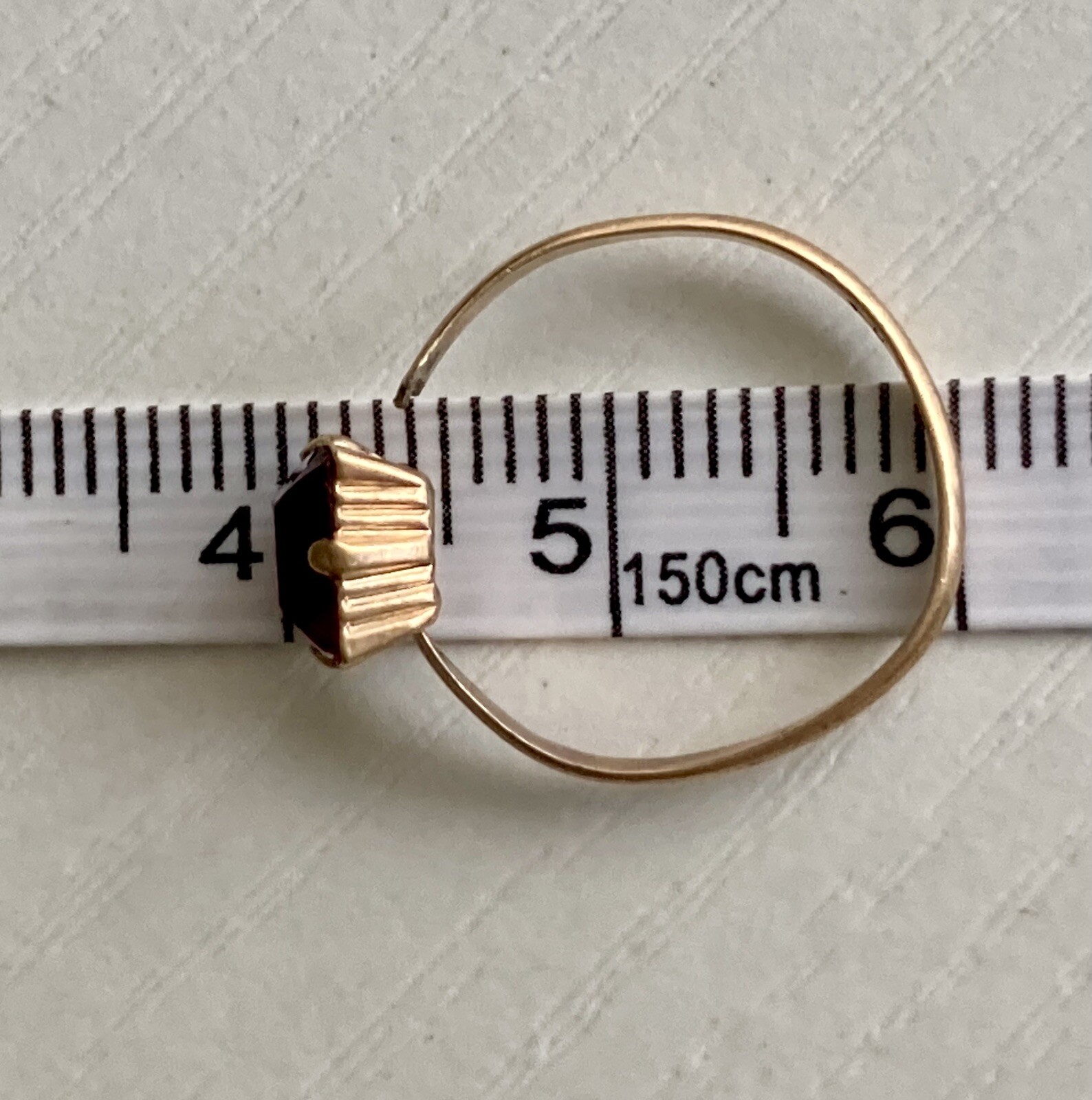 10k Yellow Gold Red Glass Ring Adjustable Band Size 4.75 Uncas Ladies Vintage