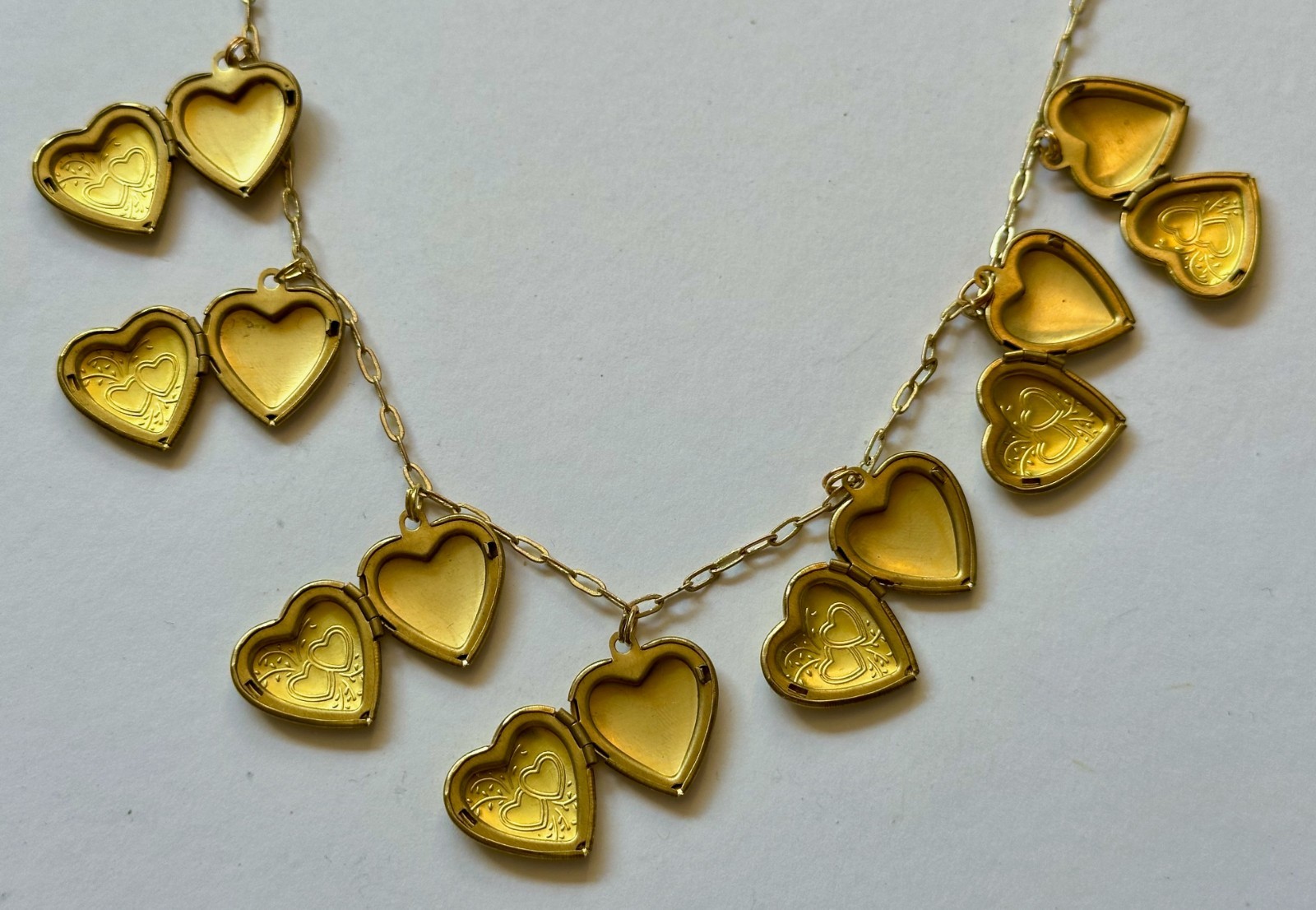 VINTAGE HEART LOCKET 1″ BRASS DOUBLE HEART 7 MULTI LOCKET NECKLACE 16-18″ VTG