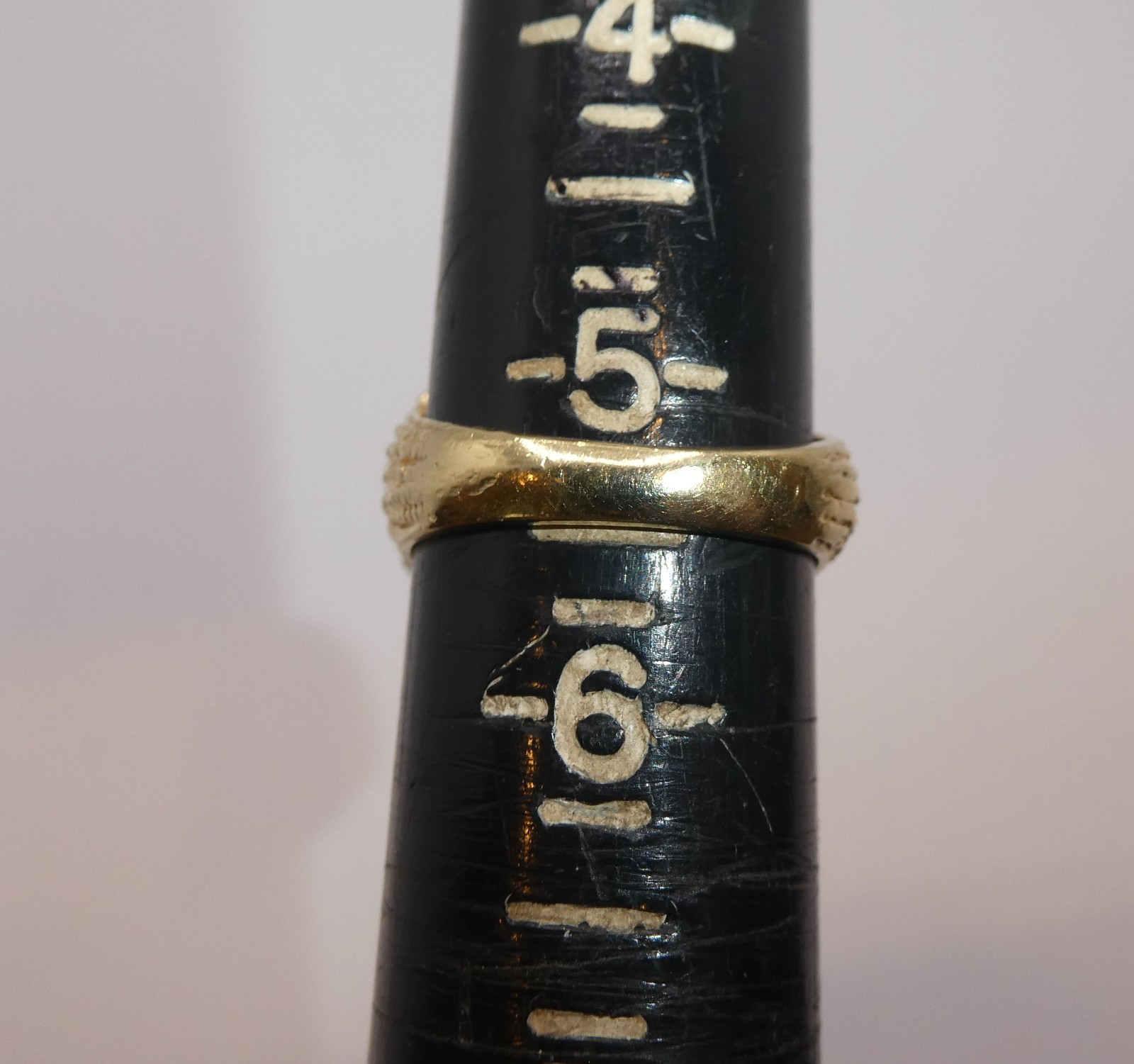 Vintage Estate 18K Gold LEON Ring Textured Ribbon Dome Bombe Diamond 11g 1cttw