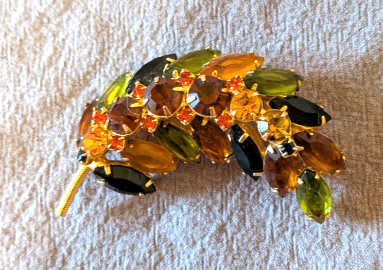 Vintage Unsigned Juliana Rich Fall Colors Rhinestone Leaf Brooch Pin 2.5″