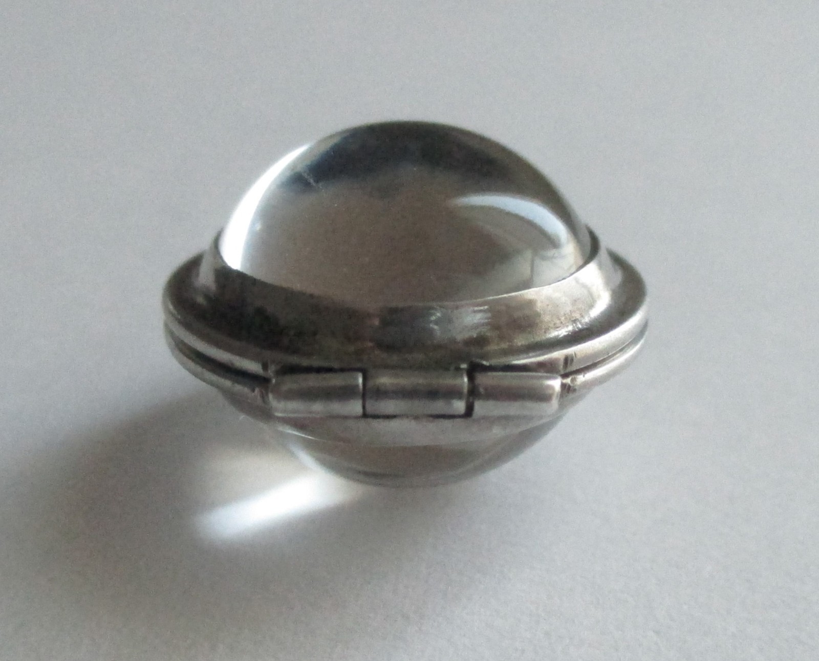 3/4in SMALL VINTAGE STERLING SILVER GLASS ORB LOCKET CHARM POOLS OF LIGHT STYLE