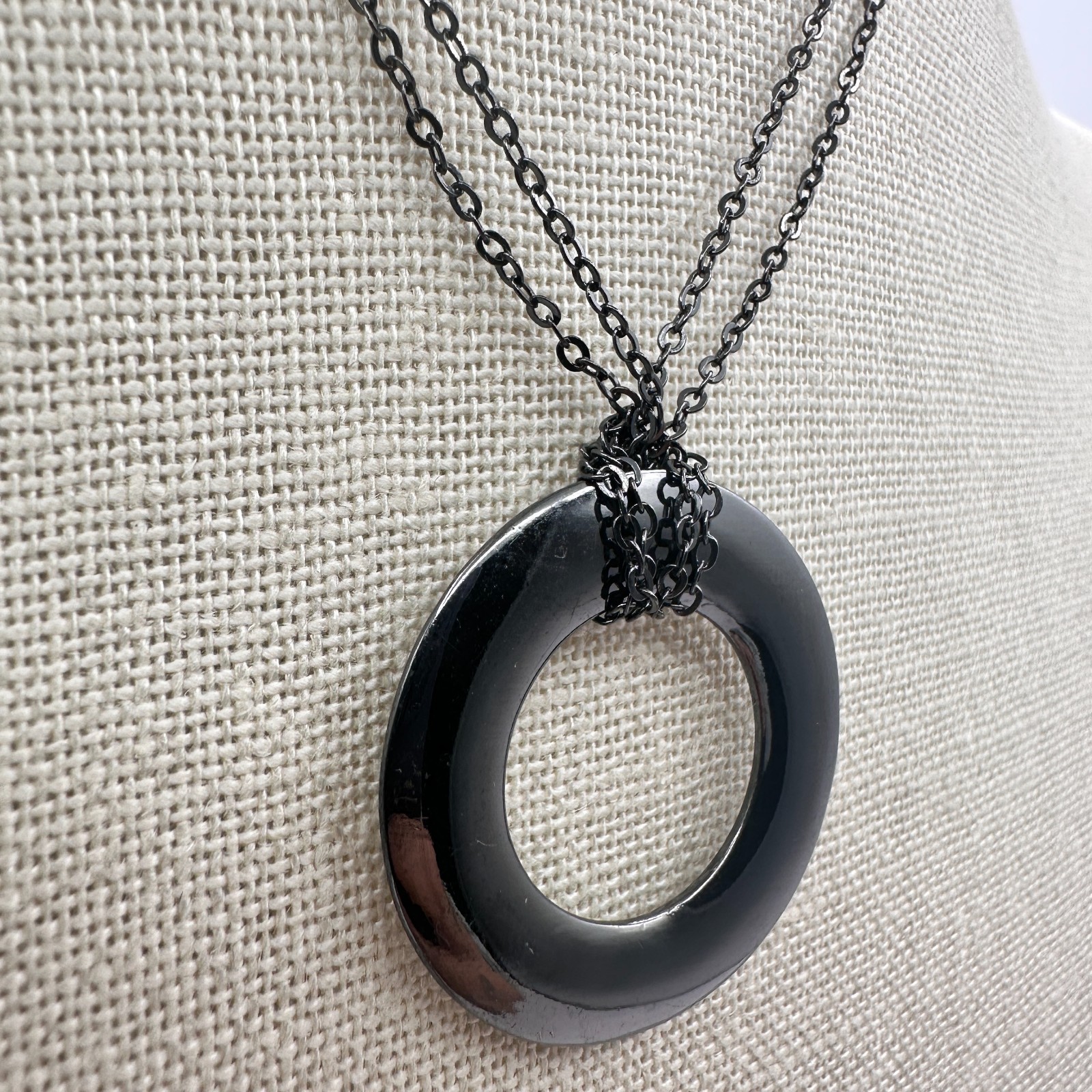 Vintage 90s Black Layered Chain Circle Ring Pendant Statement Necklace Jewelry