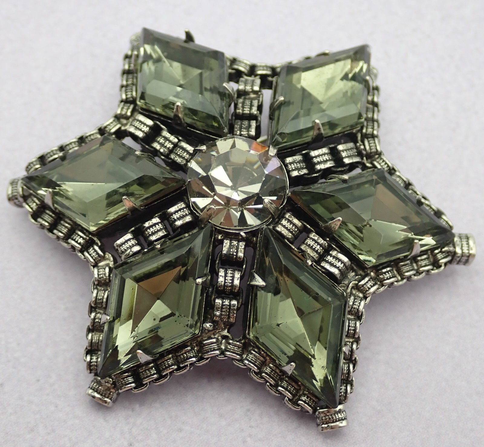 Vtg Dark Green Rhinestone Star Shape Gunmetal Silver Tone Chain Pin Pendant