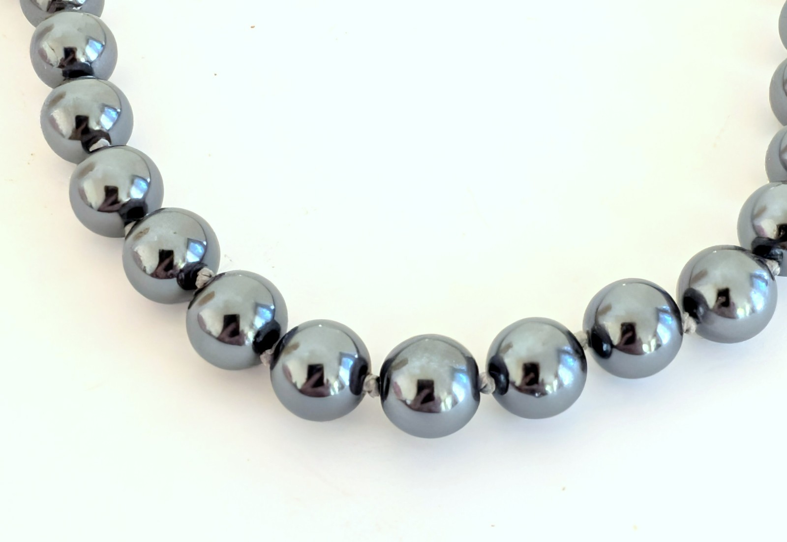 Beautiful Vintage Carolee Dark Gray/Blue Faux Pearl Bead Necklace Toggle Closure