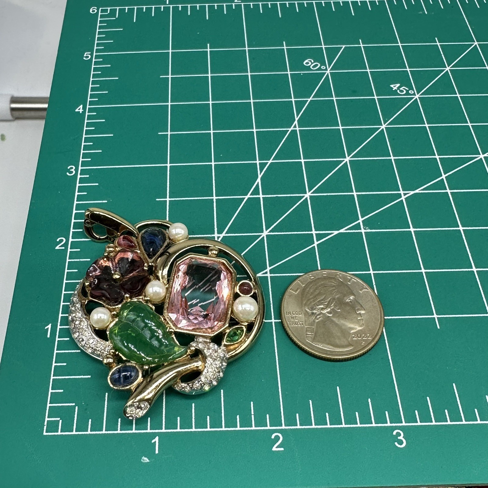 Stunning Vintage Unsigned Designer Molded Art Glass Crystal Pendant Enhancer