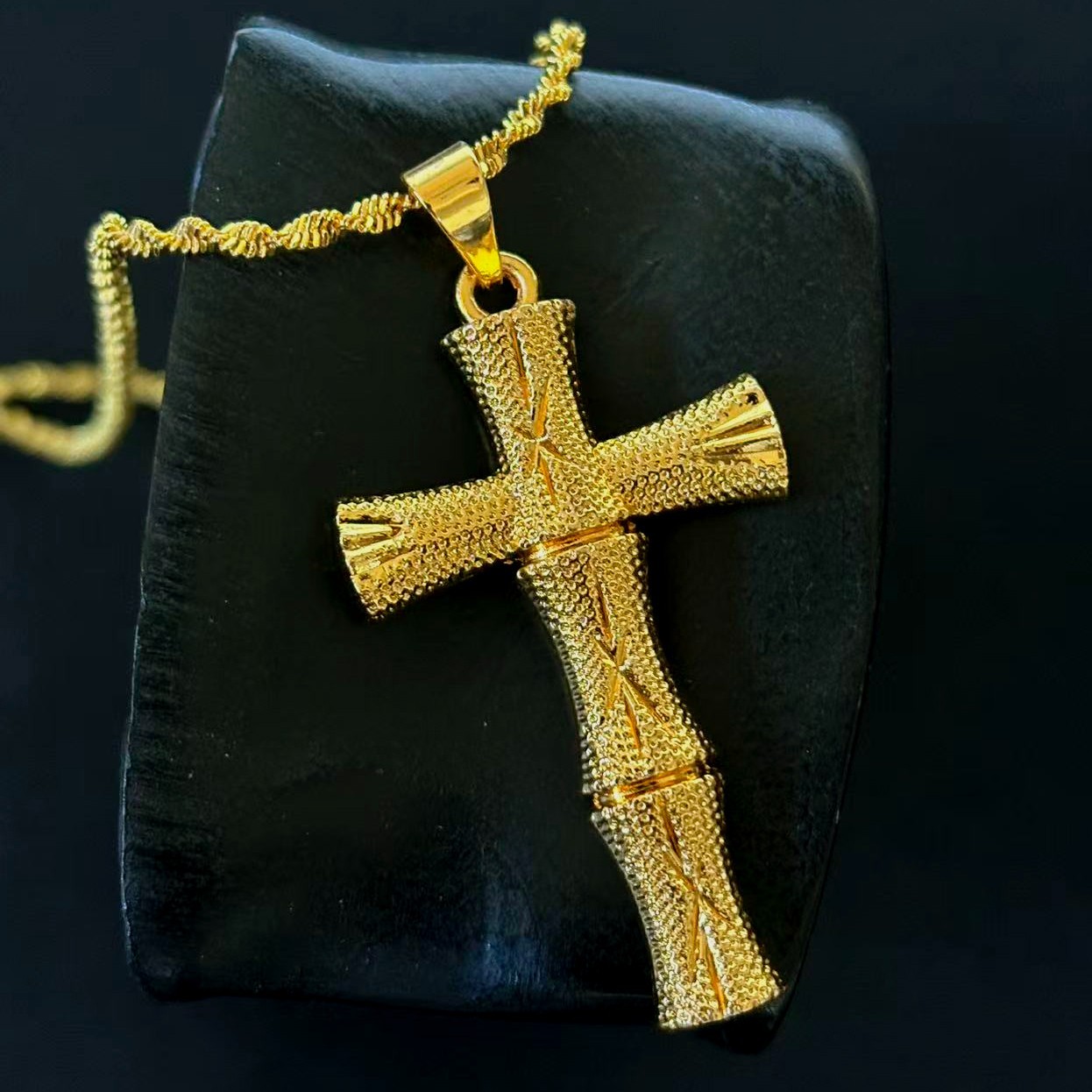 Golden Cross Pendant Necklace Gold-plated (NOT SURE) marked ‘999’, 17 inch