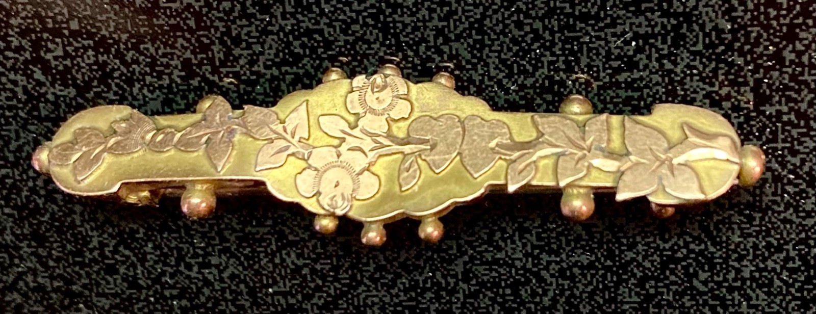 English Edwardian Sydenham Brothers 9 carat gold love pin brooch, c.1890-1915