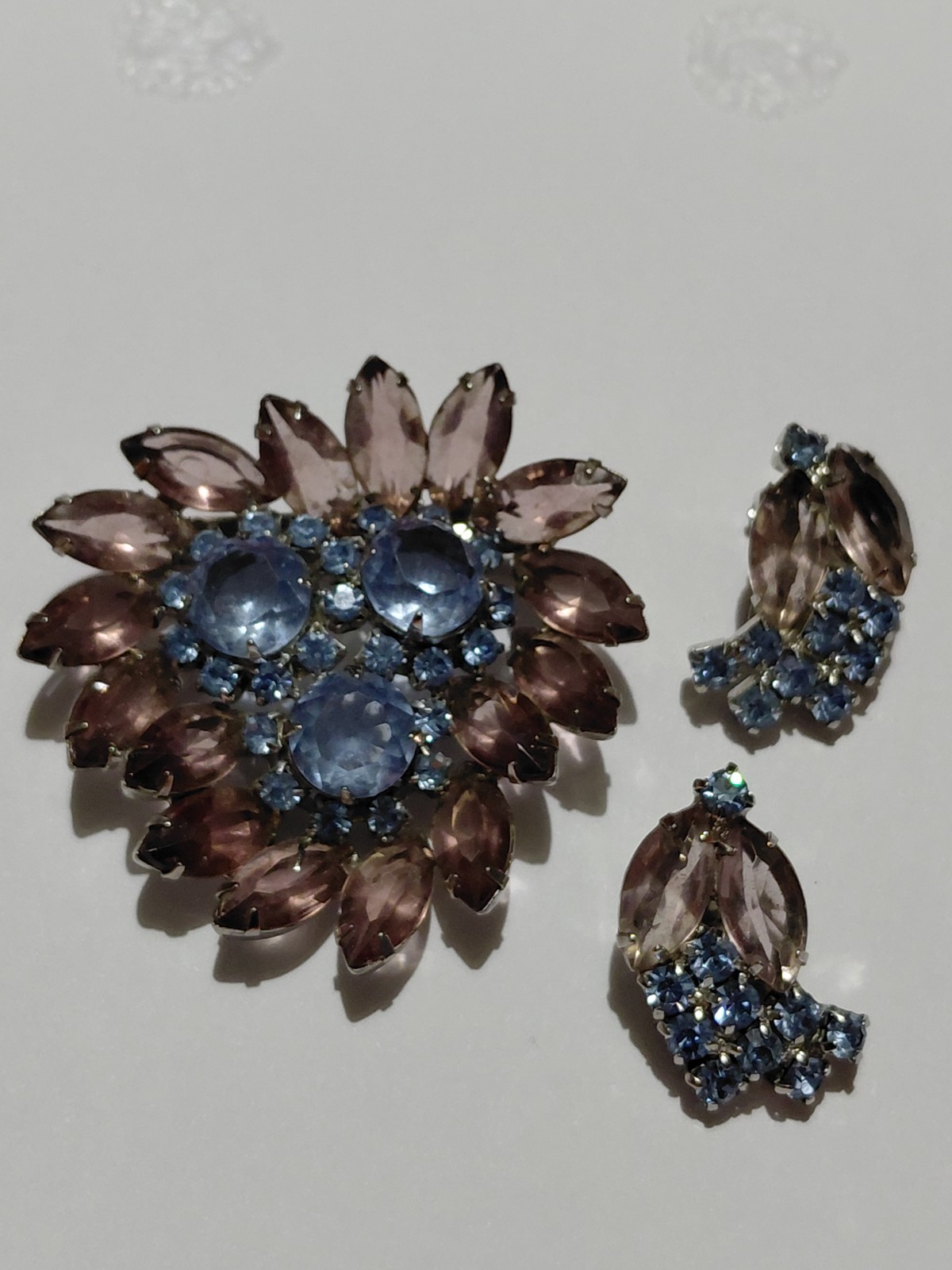 Vtg Brooch And Clip On Earrings (Juliana Style) Not Signed