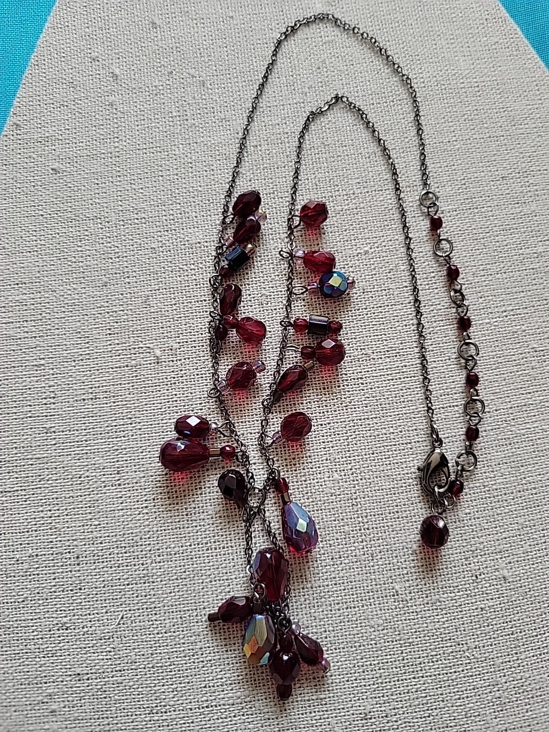Vintage Ruby Red Faceted Glass Teardrop Iridescent Beaded Necklace On 22″ Chain