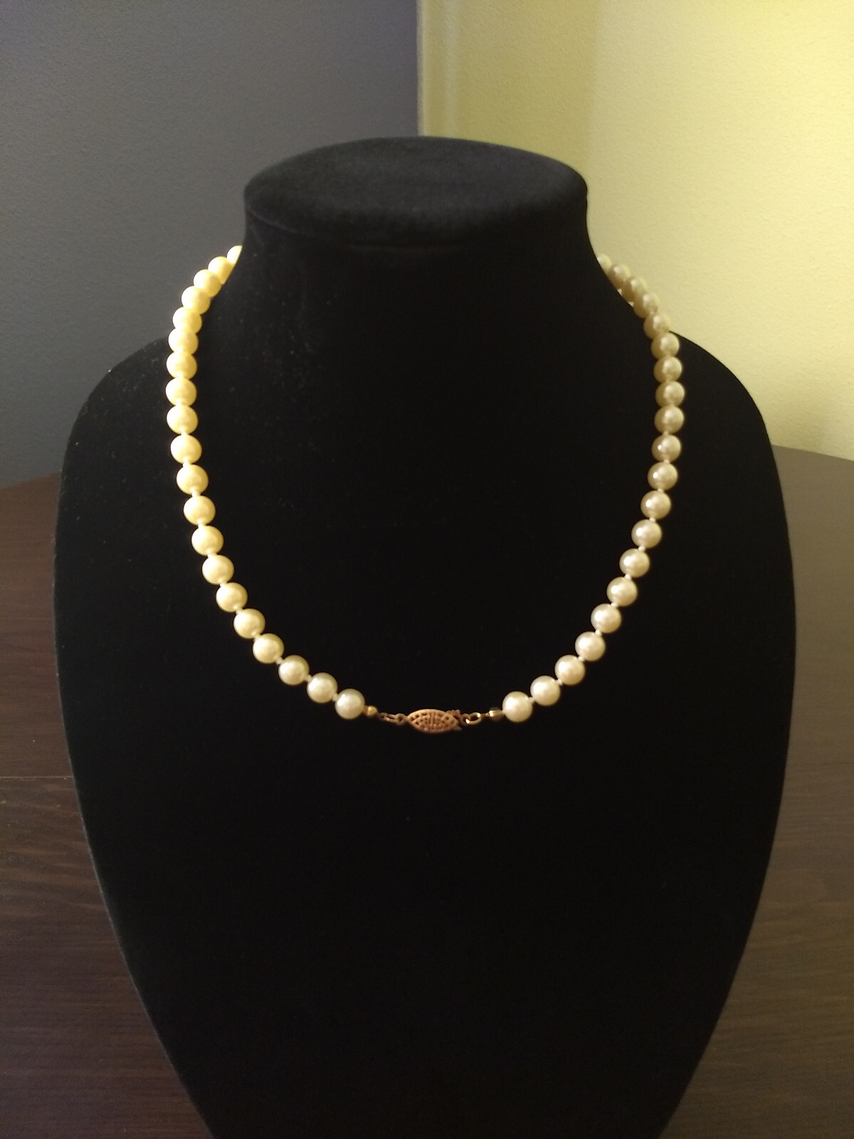 Avon Faux Pearl Knotted Necklace Gold Tone Fish Hook Clasp Classic Quiet Luxury