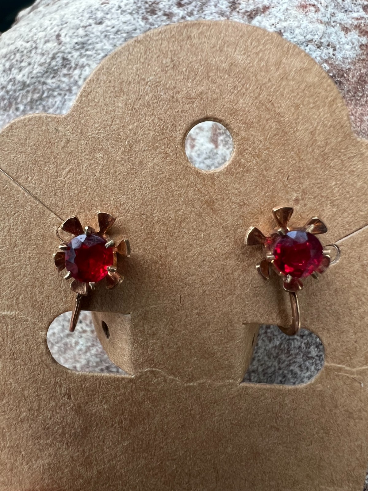 VTG BDA 10K Gold Screw Back Earrings Red Rhinestones 1.5 Grams