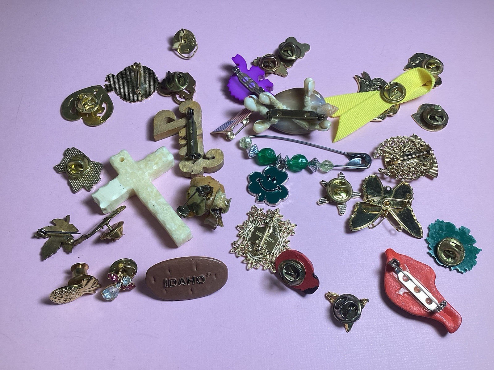 Lot of 30 Novelty Pins and Brooches Vintage to Now Animals Bugs Angels Plus More