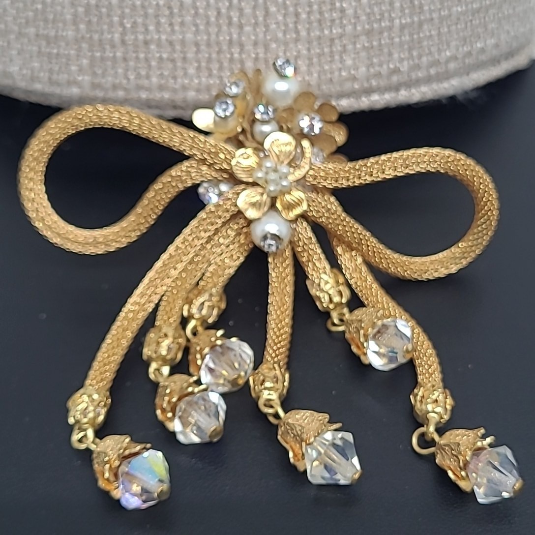 Vintage Mesh Brooch Gold Tone Pearl Rhinestone Tassel Crystal Dangle