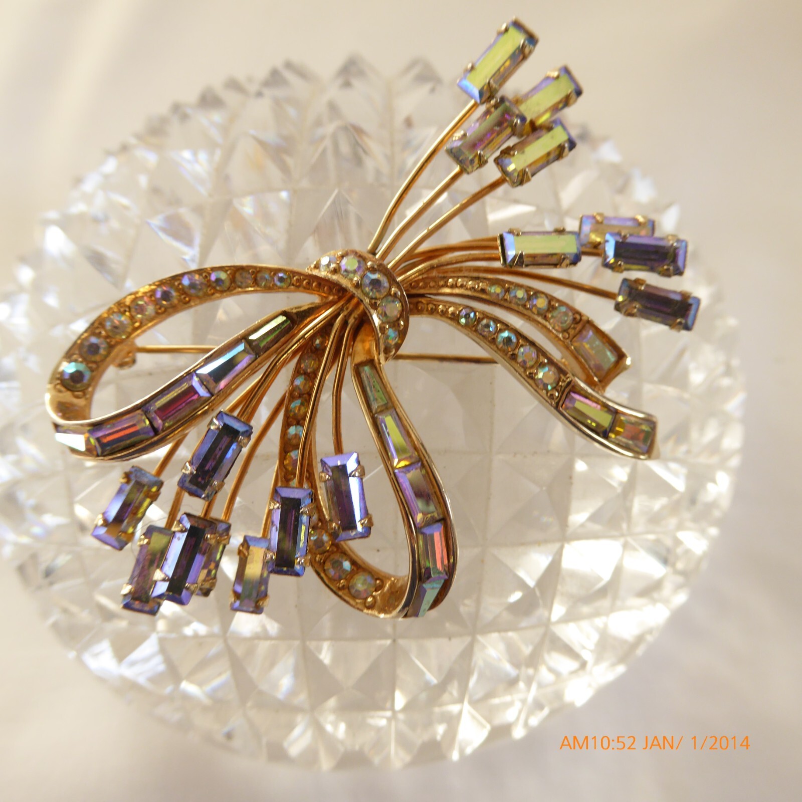 VINTAGE EMERALD CUT AB RHINESTONE BROOCH AND EARRINGS