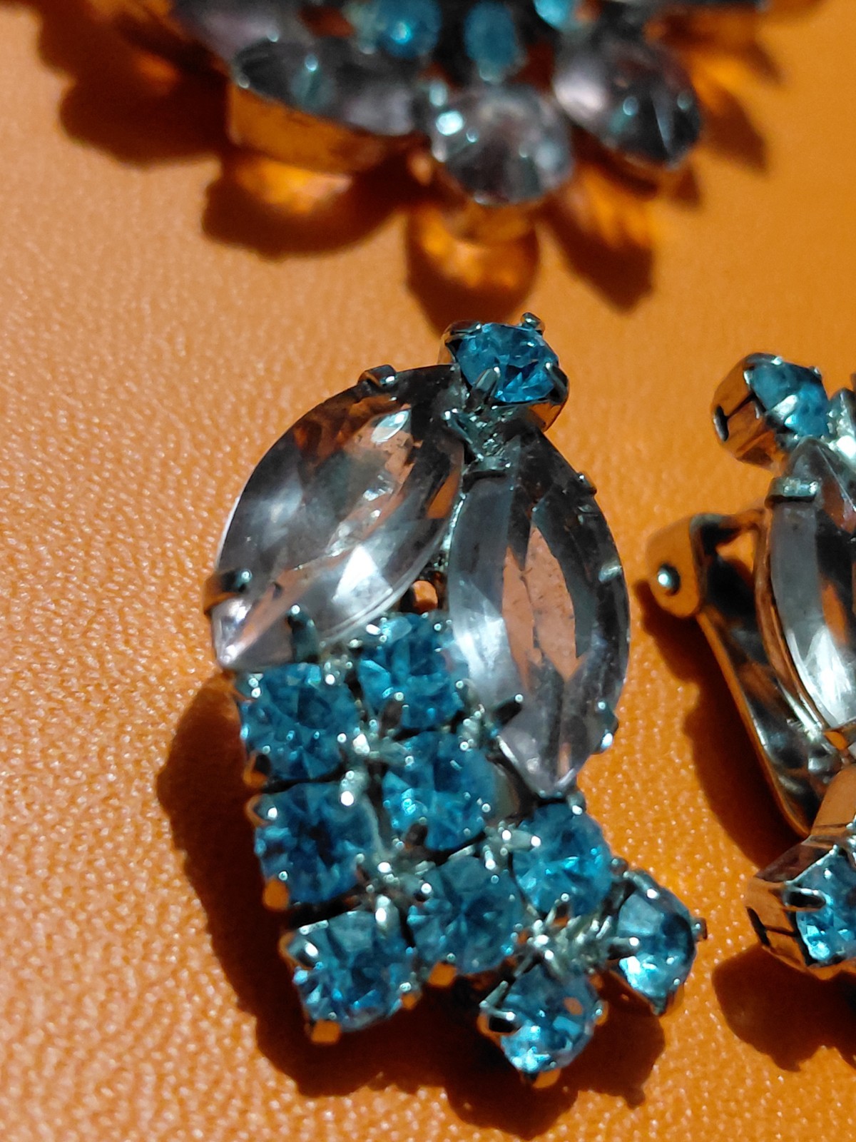 Vtg Brooch And Clip On Earrings (Juliana Style) Not Signed