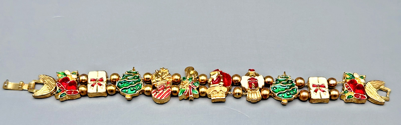 VINTAGE GOLD TONE, RED, WHITE, GREEN CHRISTMAS THEME BRACELET B6