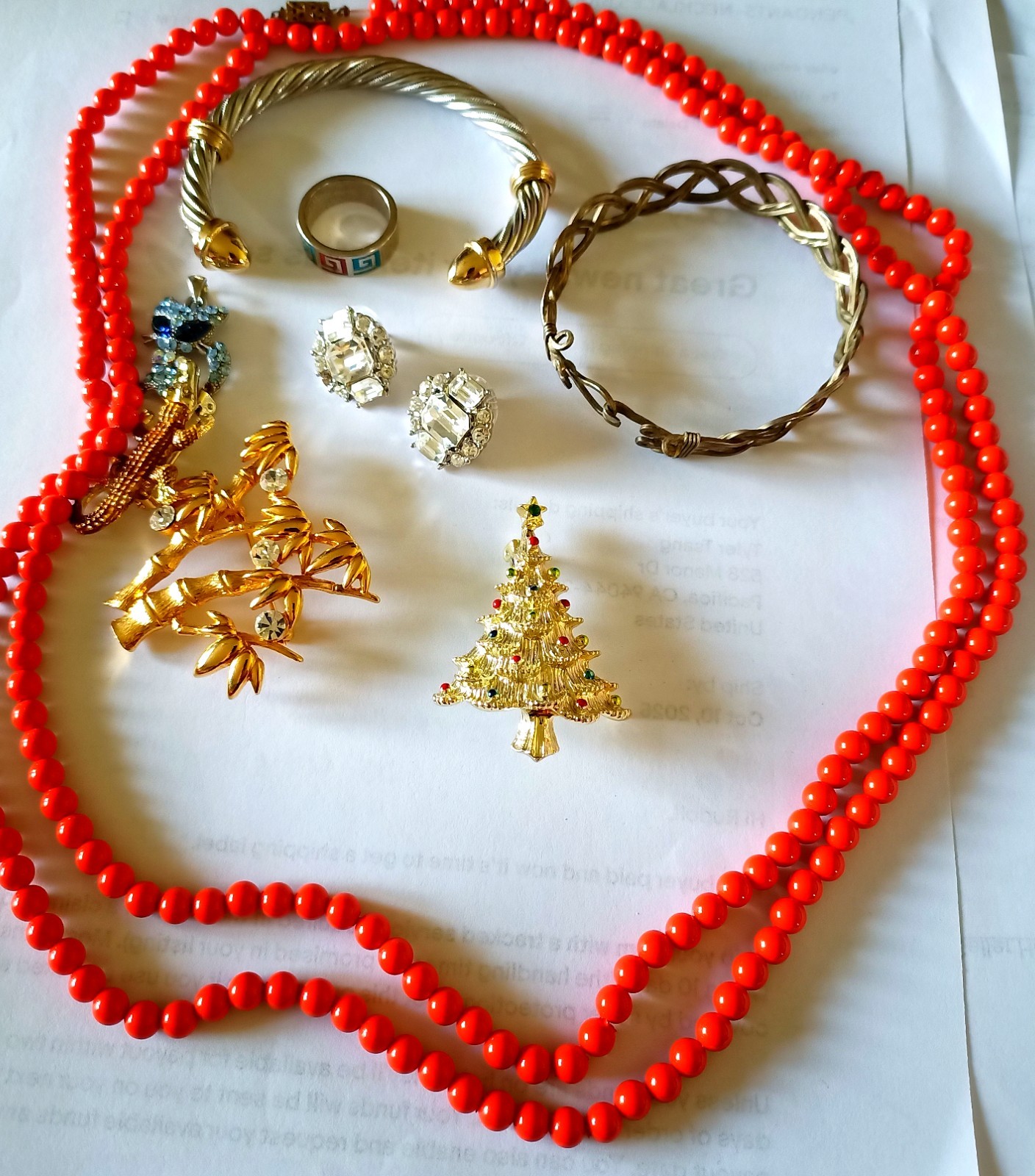 Vintage MIXED JEWELRY LOT BROOCHES,PENDANT, BRACELETS, RING,NECKLACE,EARRINGS