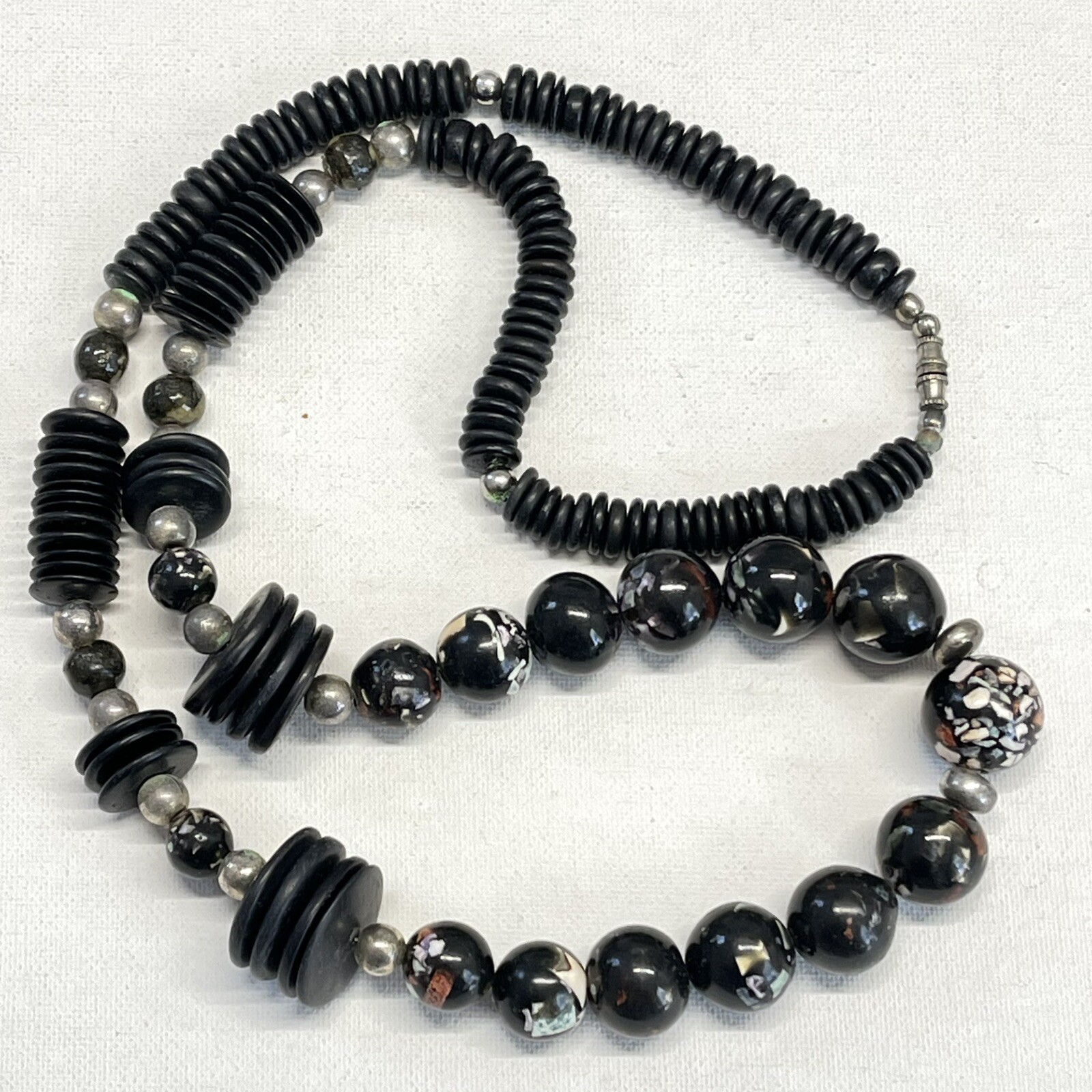 Vintage Black Inlay Shell Coral Round Acrylic Wood Disc Bead Necklace 80s 28″