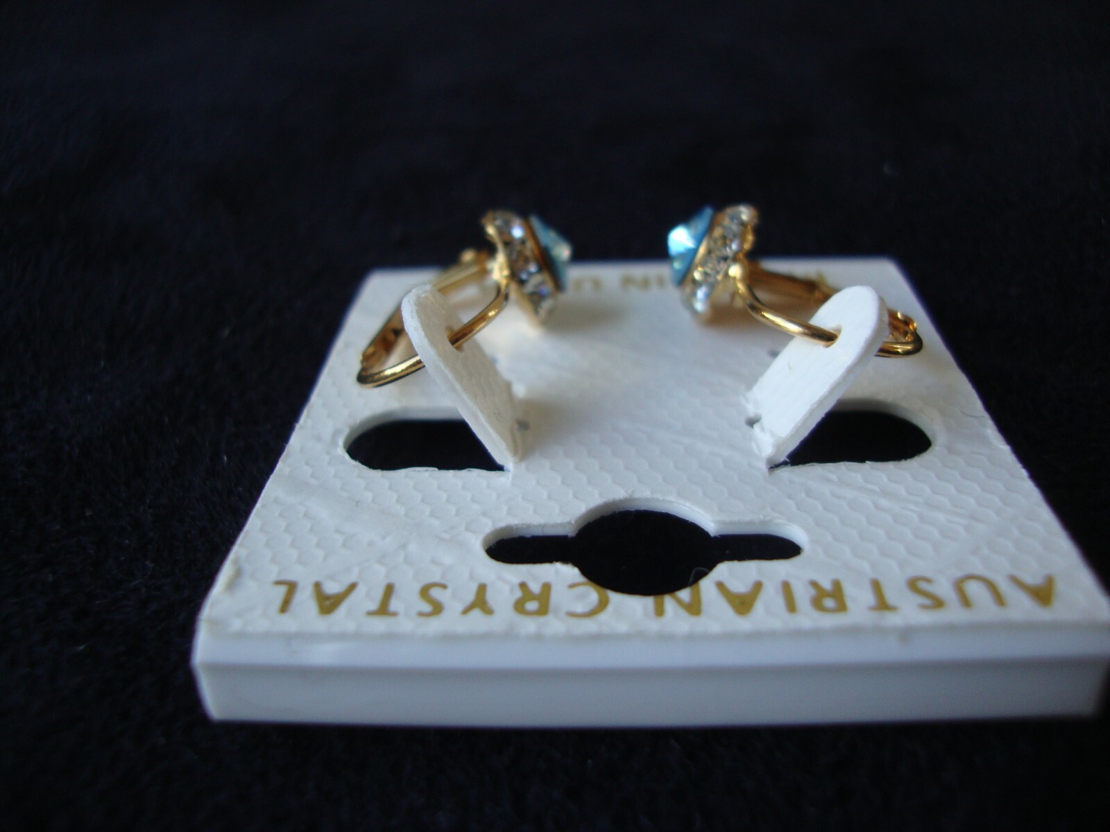 VINTAGE AUSTRIAN CRYSTAL PETITE SWISS BLUE & CLEAR CLUSTER GOLD TONE EARRINGS